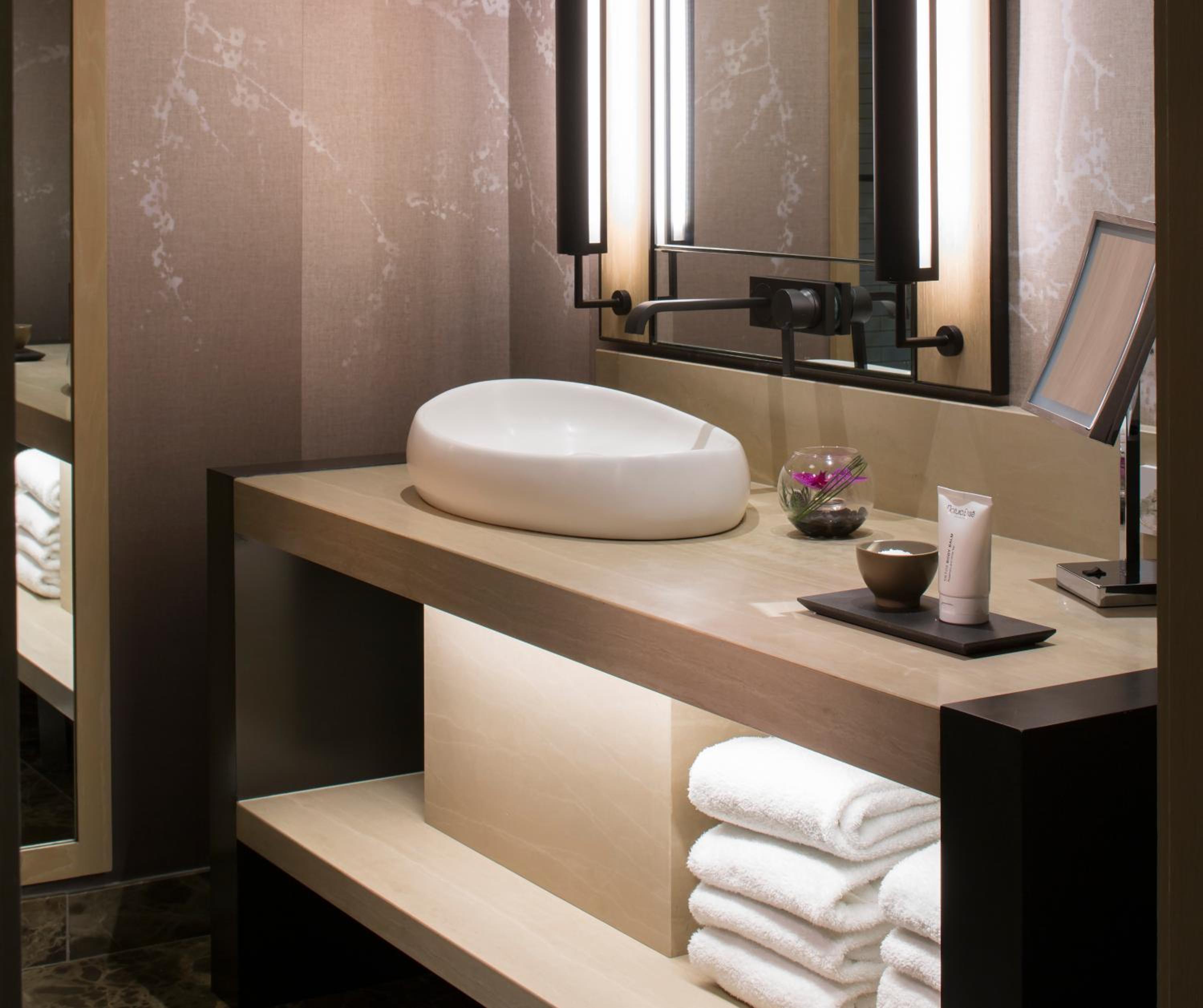 Deluxe King Bed - Bay View