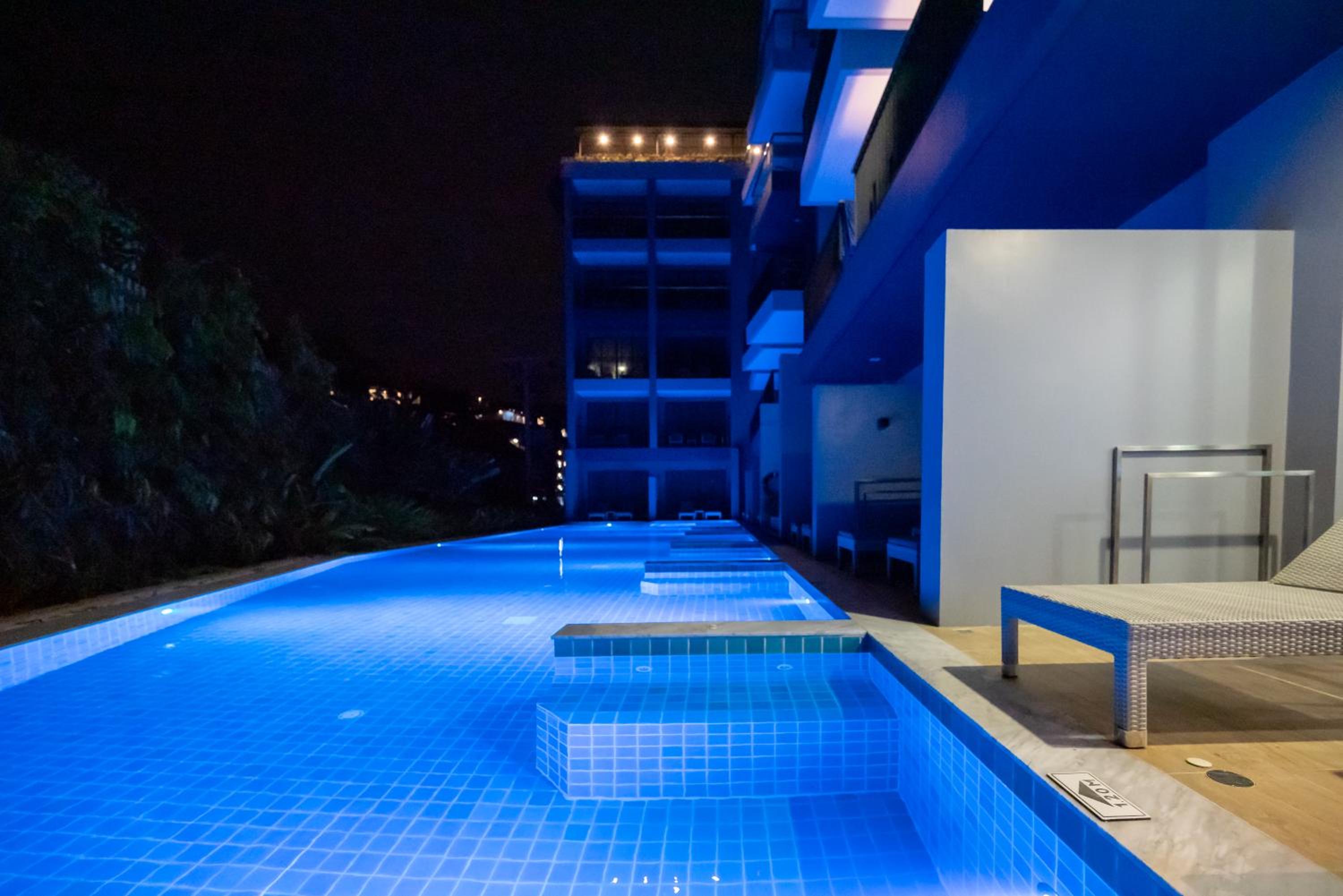 Deluxe Pool Facing