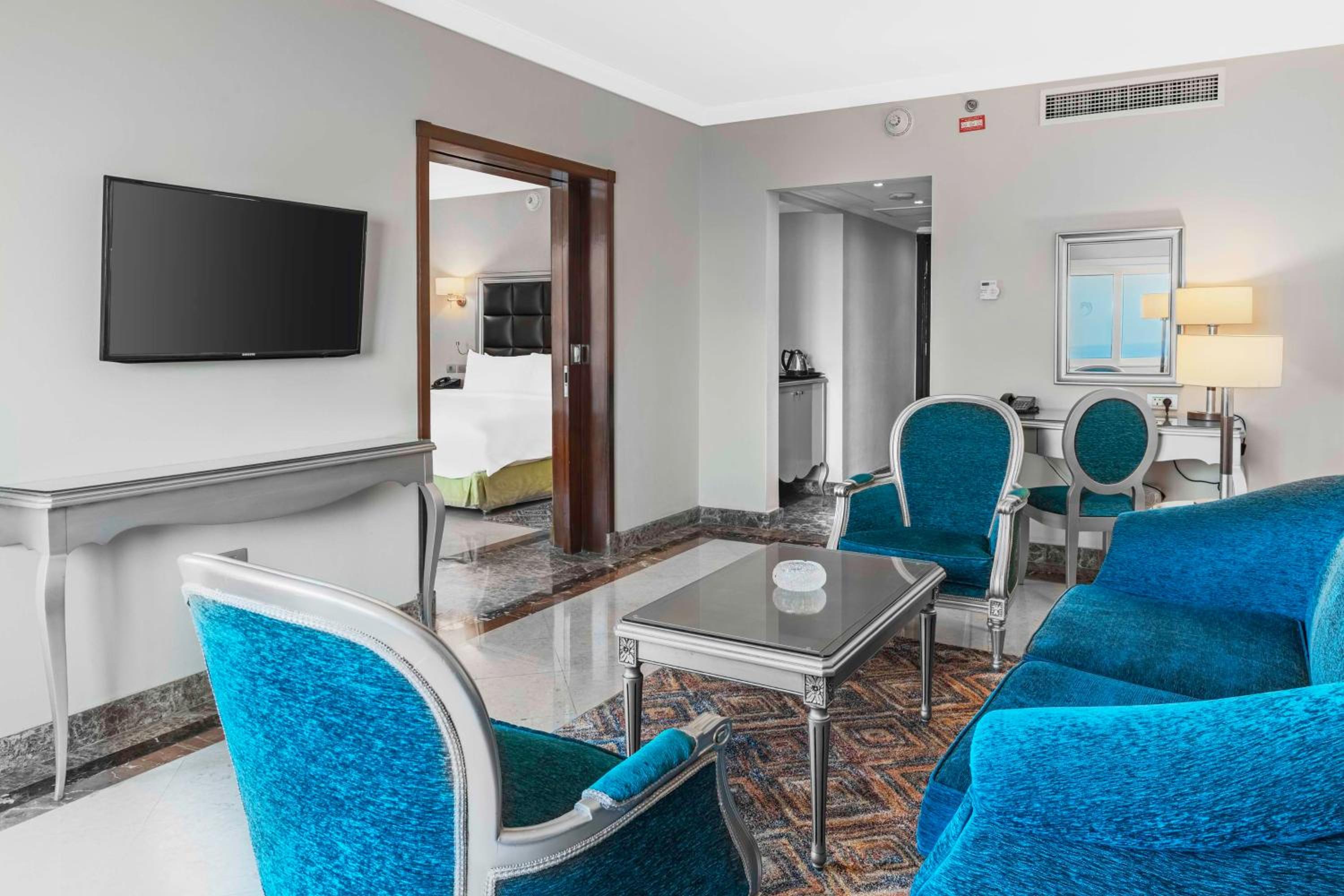 King Suite with Panoramic Sea View