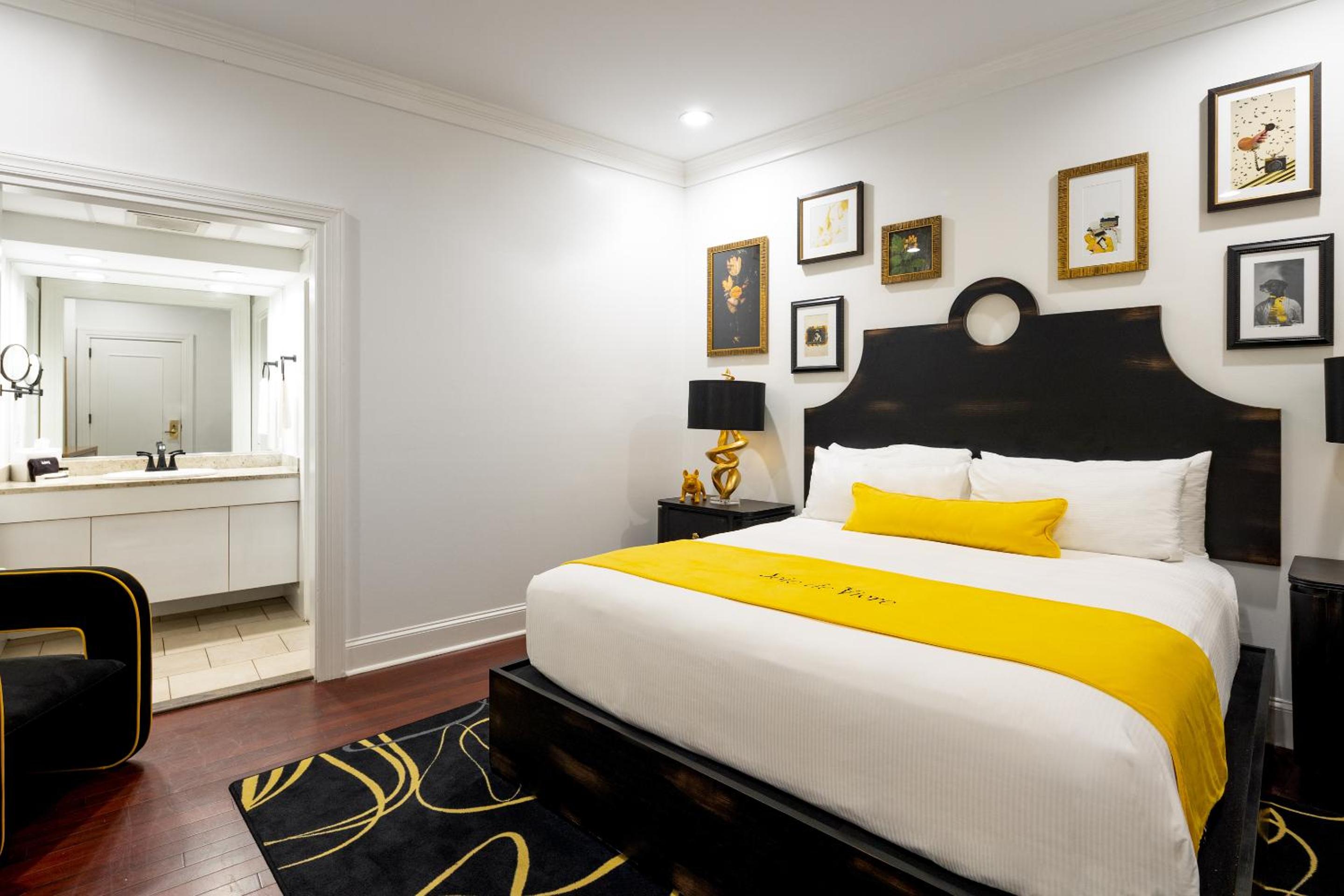 Enclave Interior Queen (No Windows)