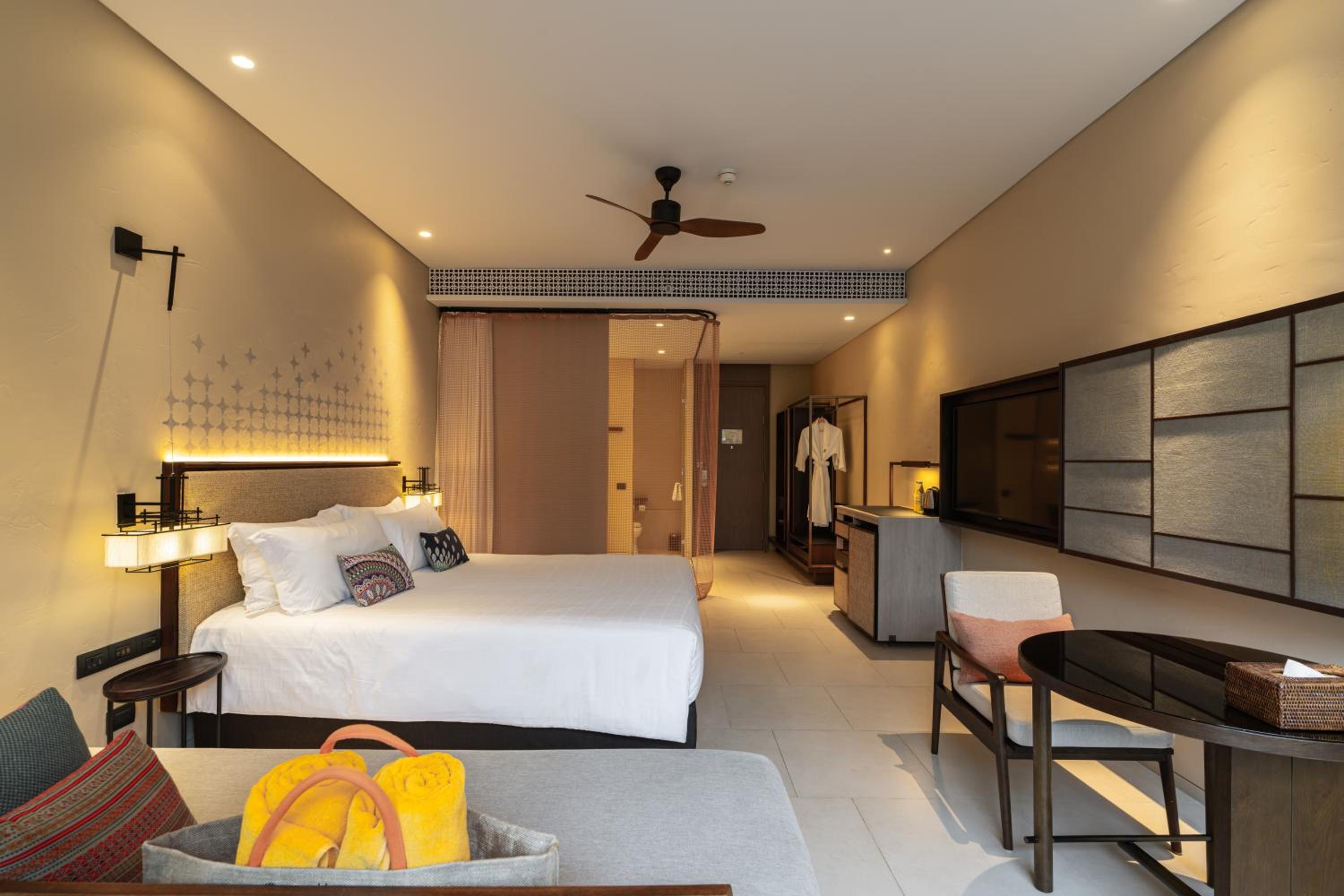 Deluxe King Room with Sea View