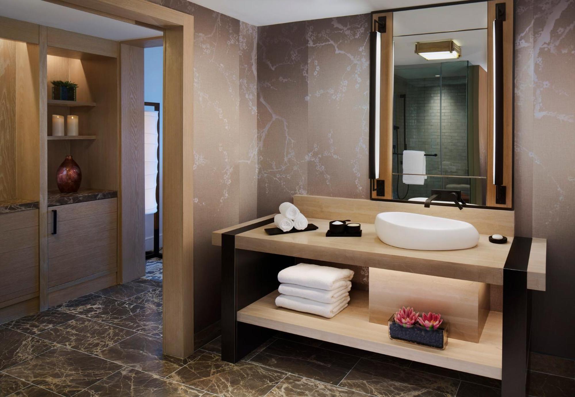 Deluxe Two Queen Beds - Bay View