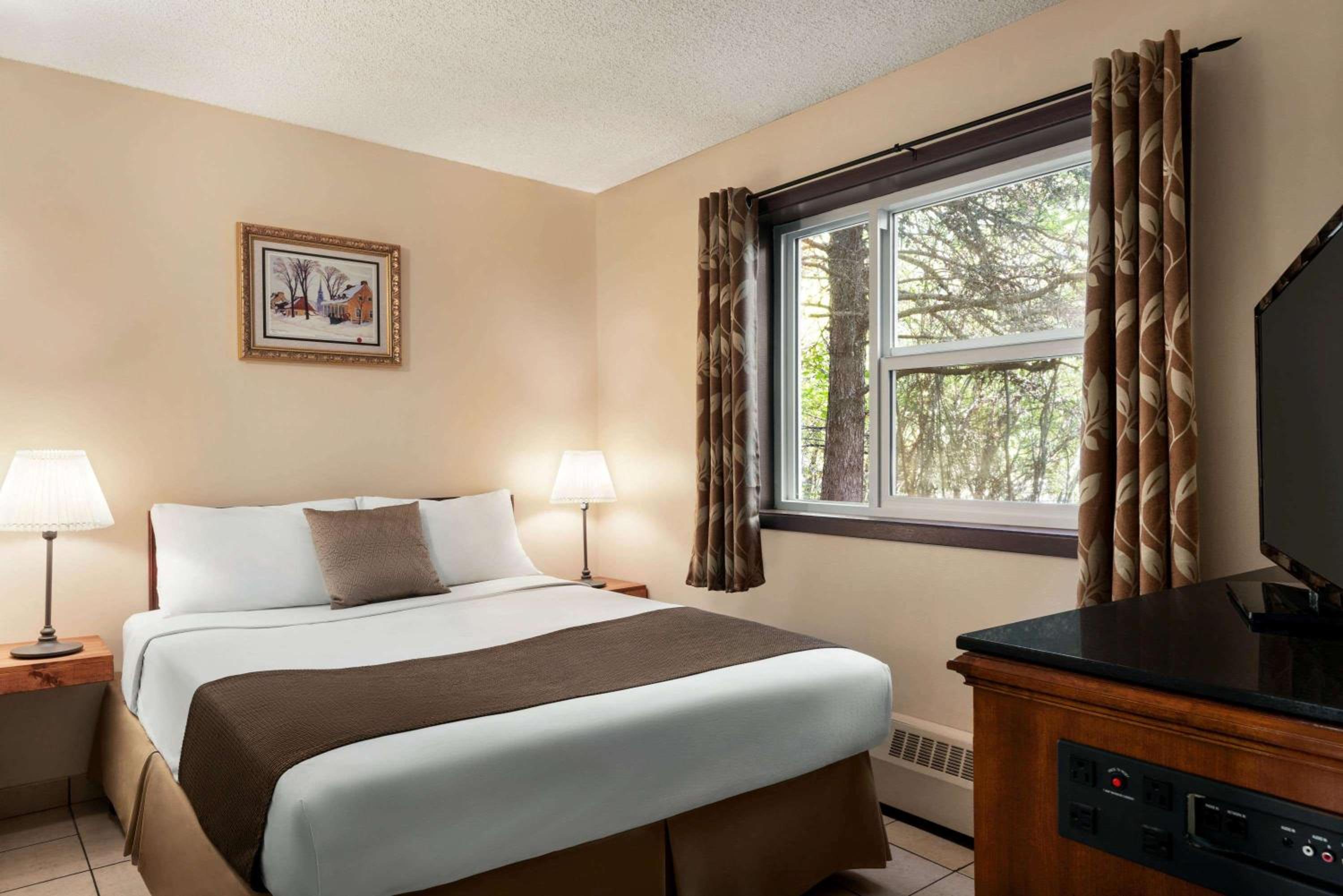 Studio Queen Suite - Non-Smoking