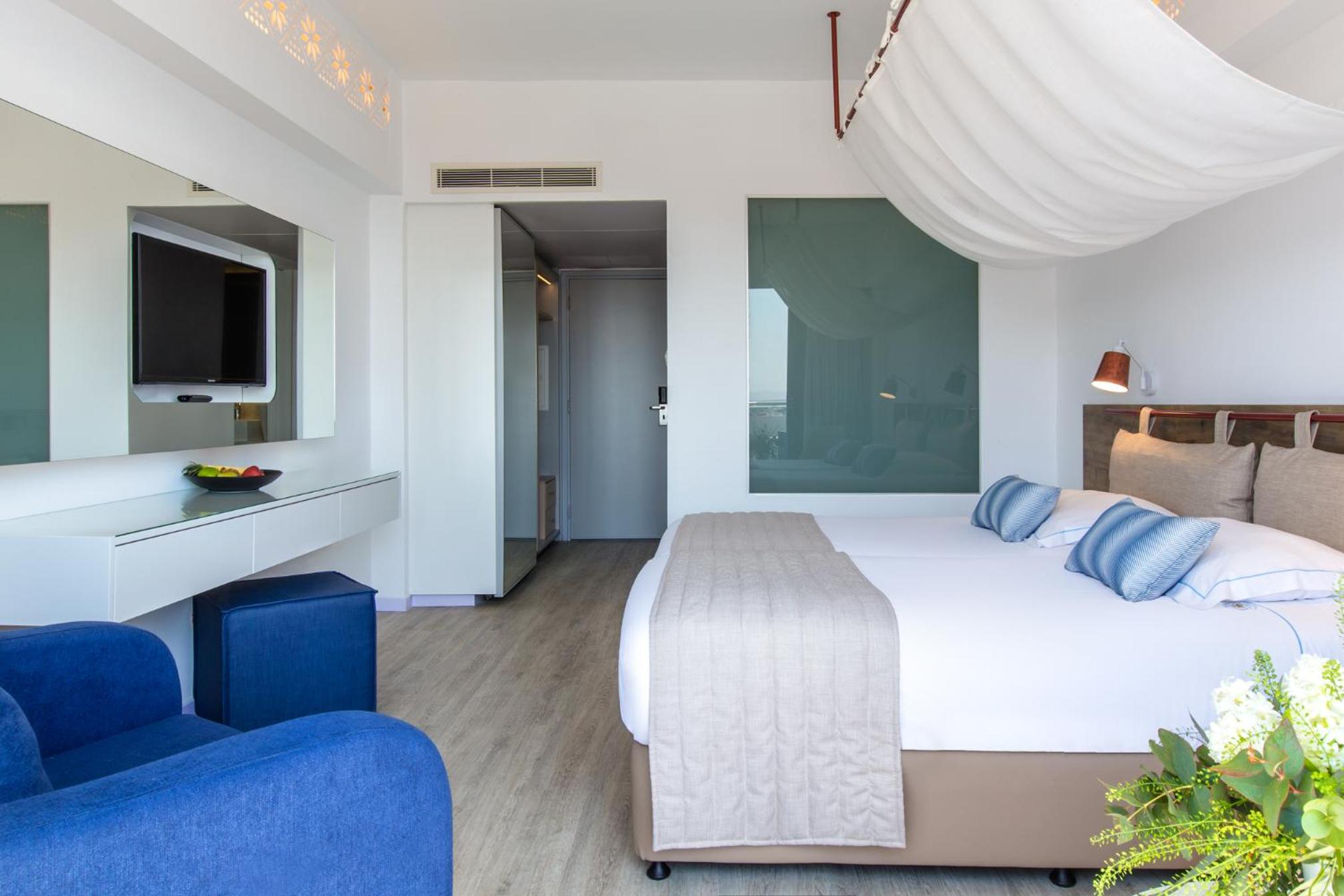 Superior Double or Twin Room with Side Sea View