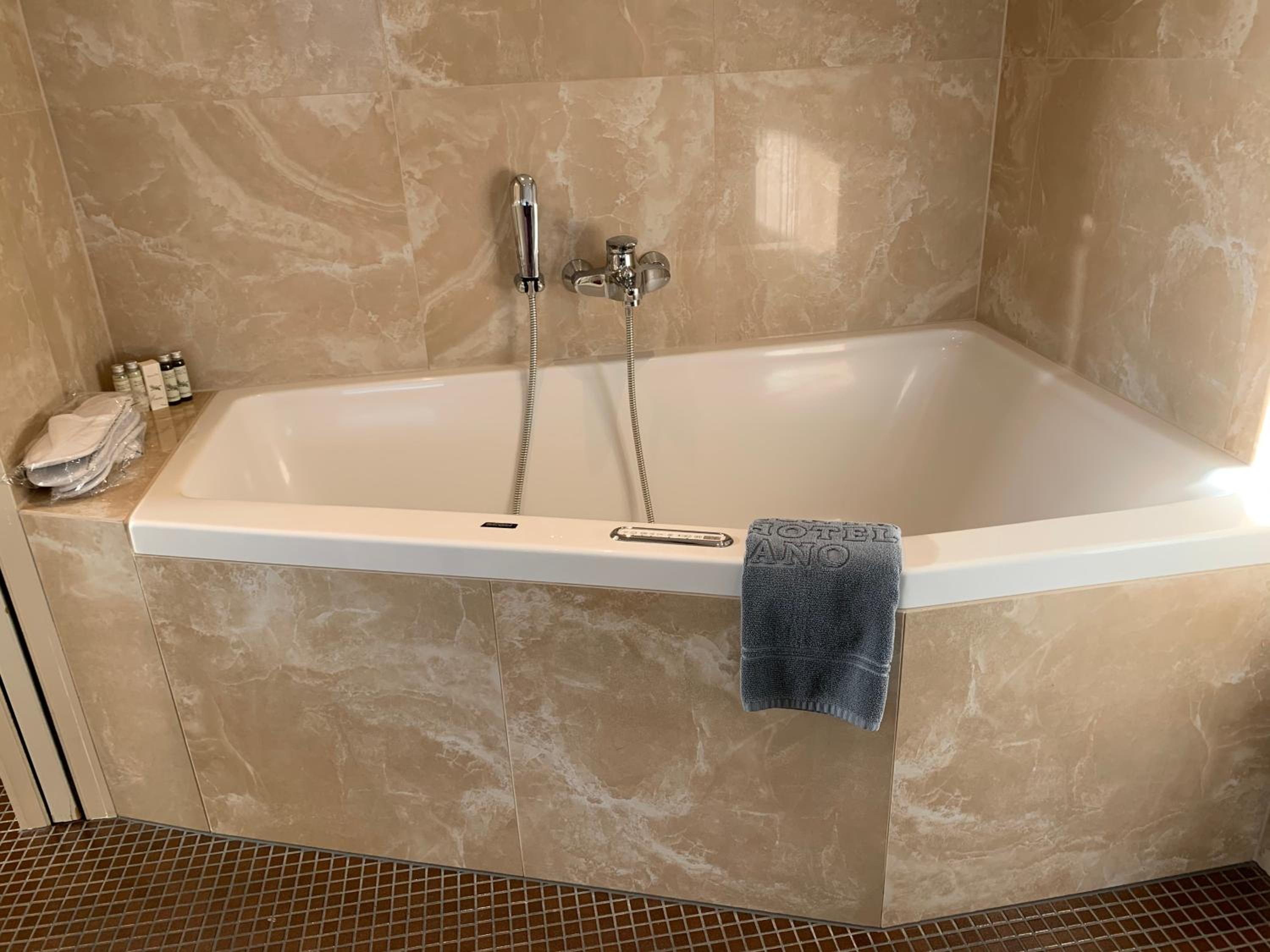 Prestige Twin Room with Lake View