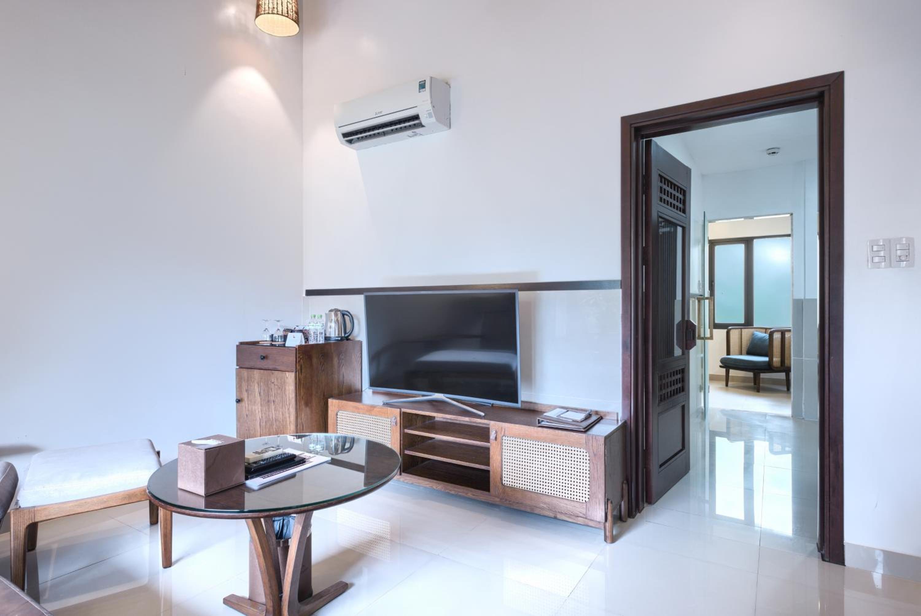 Special Offer - Villa King Room with Lake View and Bathtub 