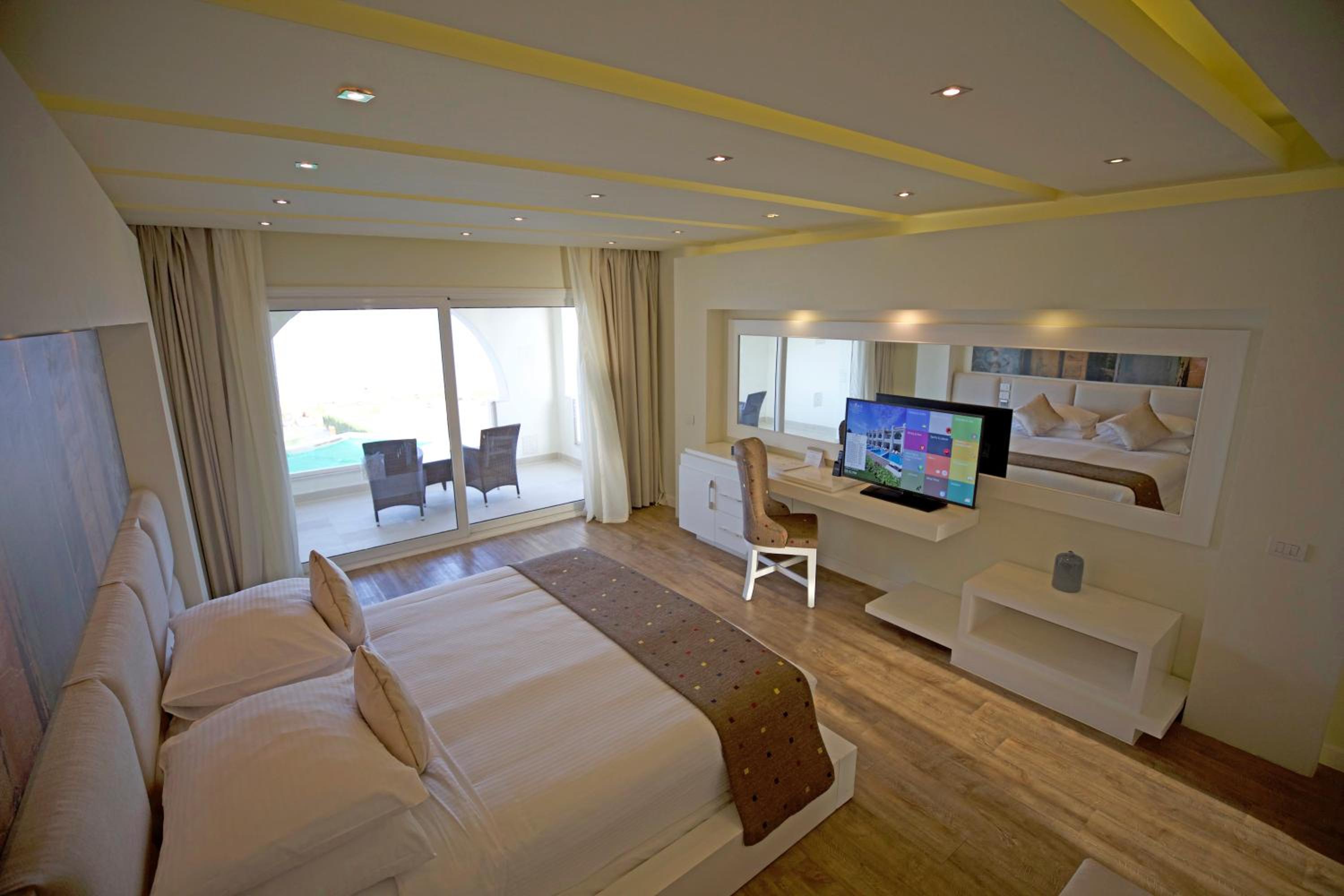 Deluxe Suite- Posh Club