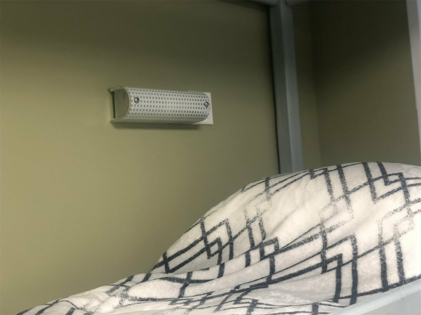 Четырехместный номер эконом-класса с общей ванной комнатой