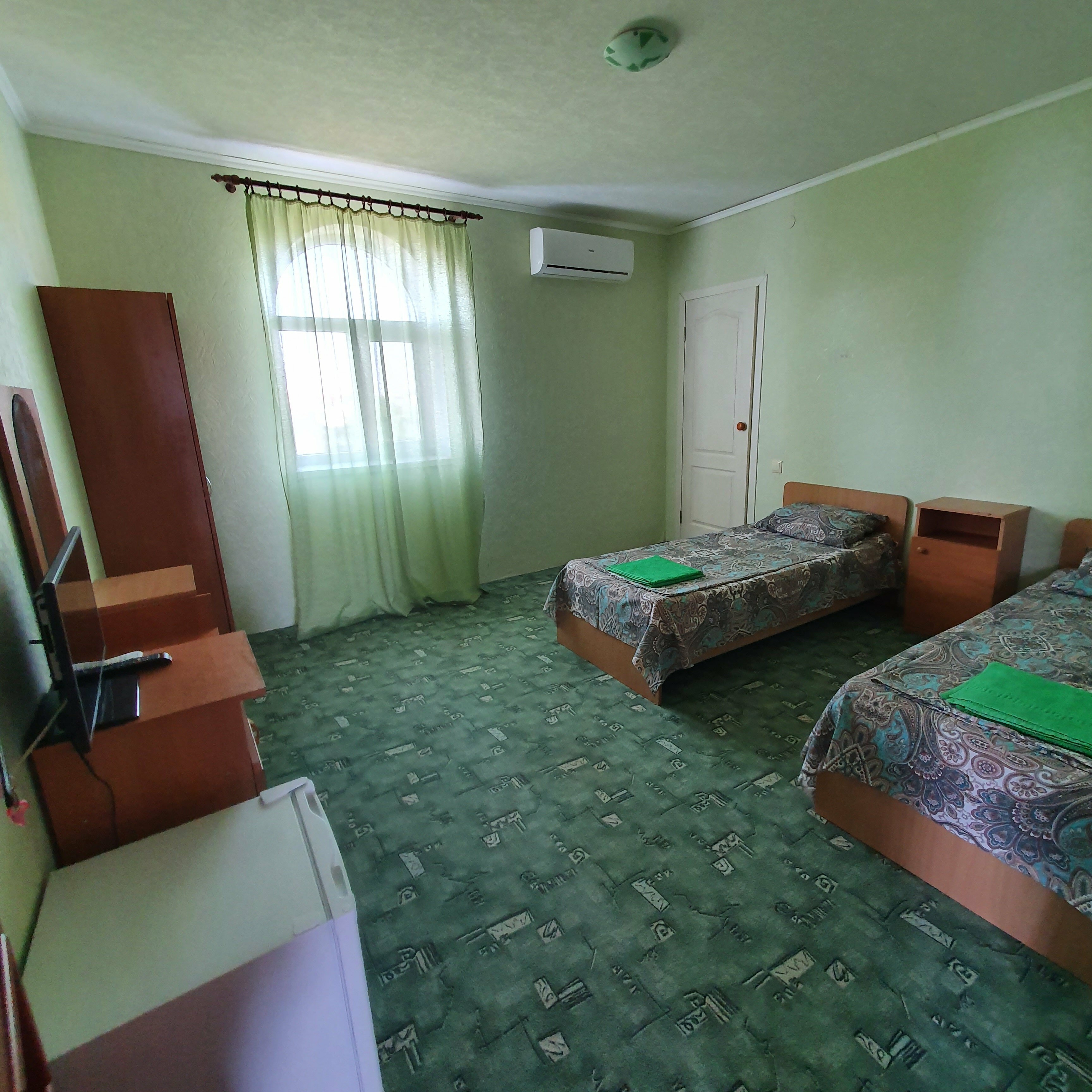 Двухместный номер с 2 отдельными кроватями и душем