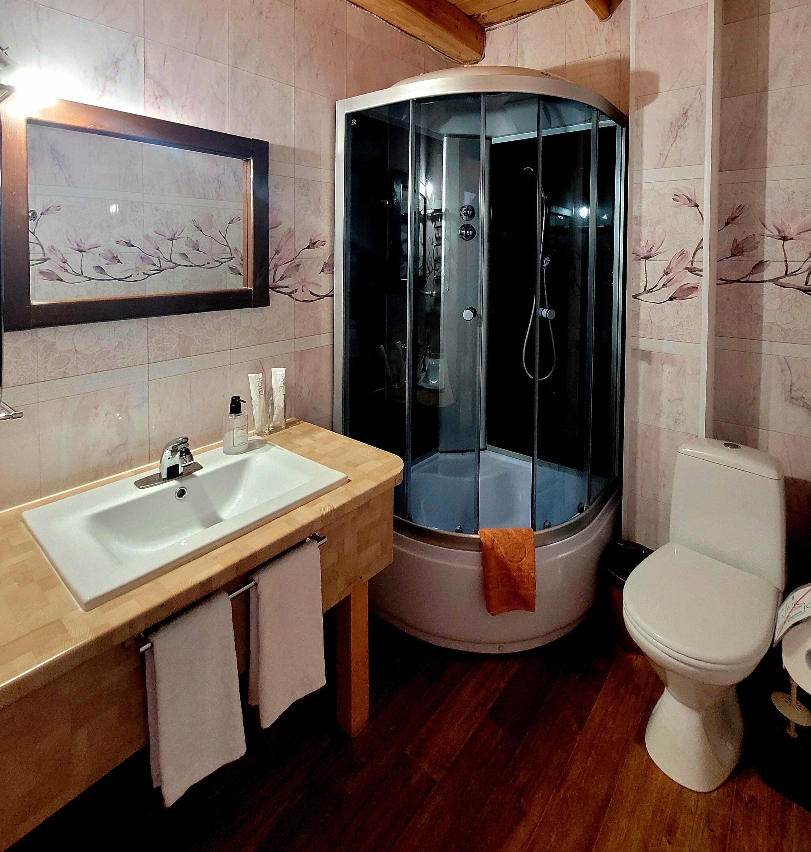 Улучшенный двухместный номер с 1 кроватью или 2 отдельными кроватями, вид на озеро