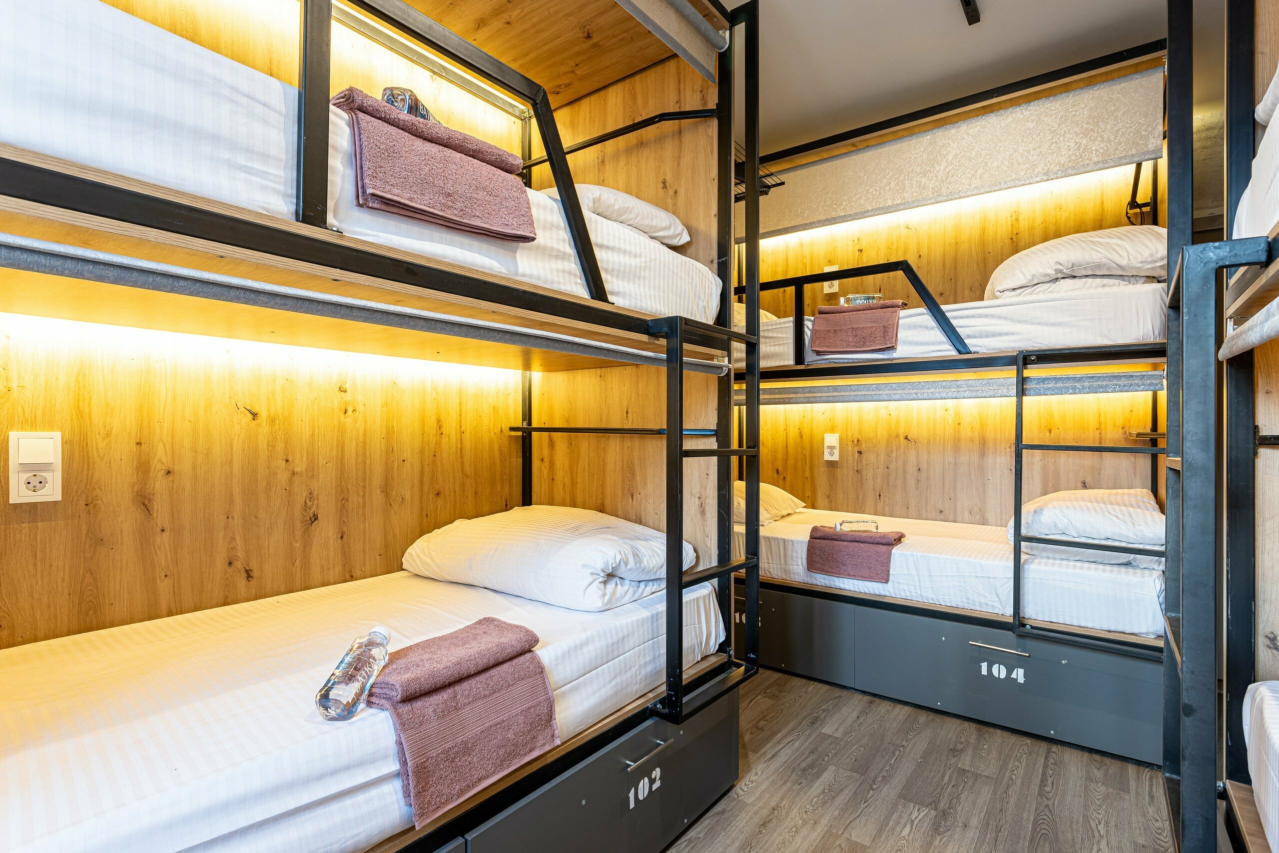 23. Кровать в общем 6-местном номере для мужчин