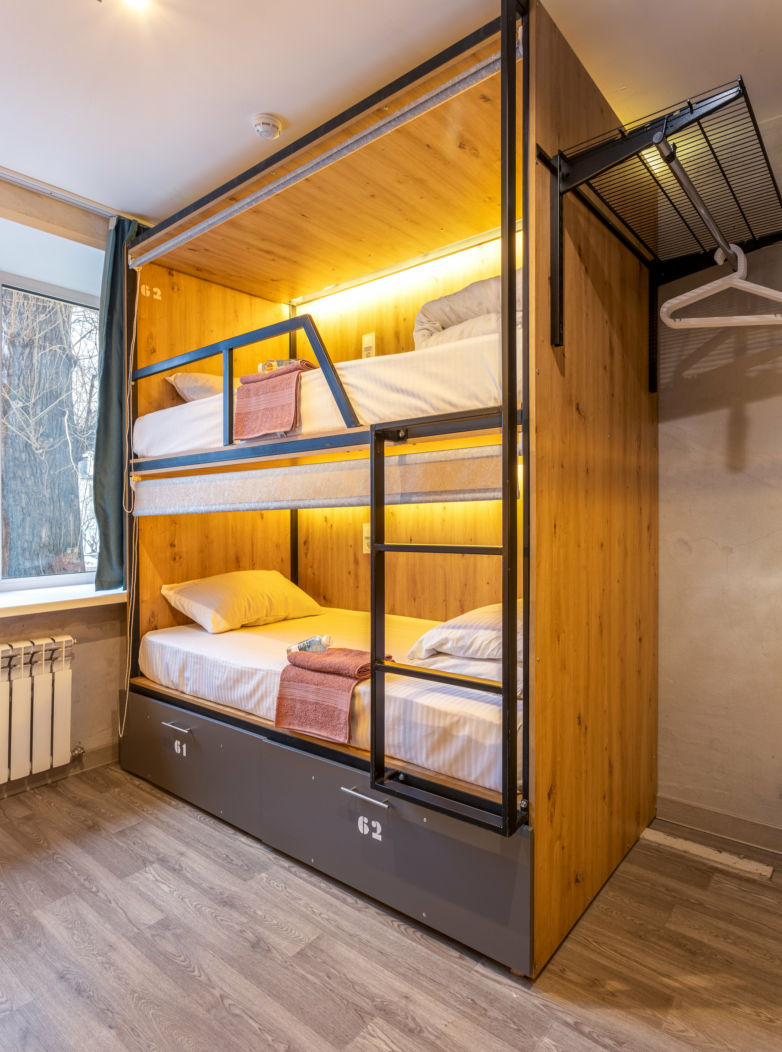 11. Кровать в общем 6-местном номере для мужчин