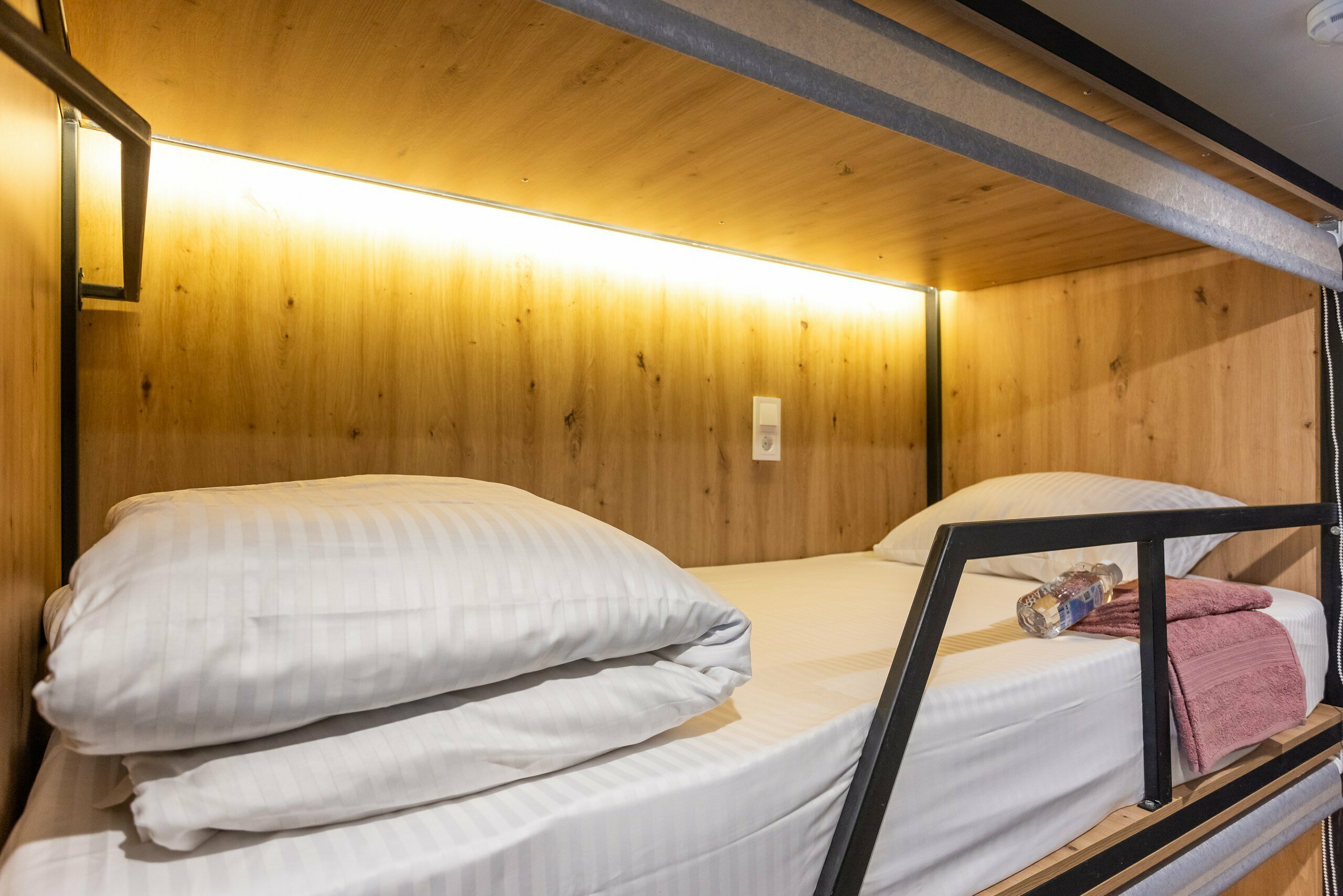 5. Кровать в общем 6-местном номере для мужчин