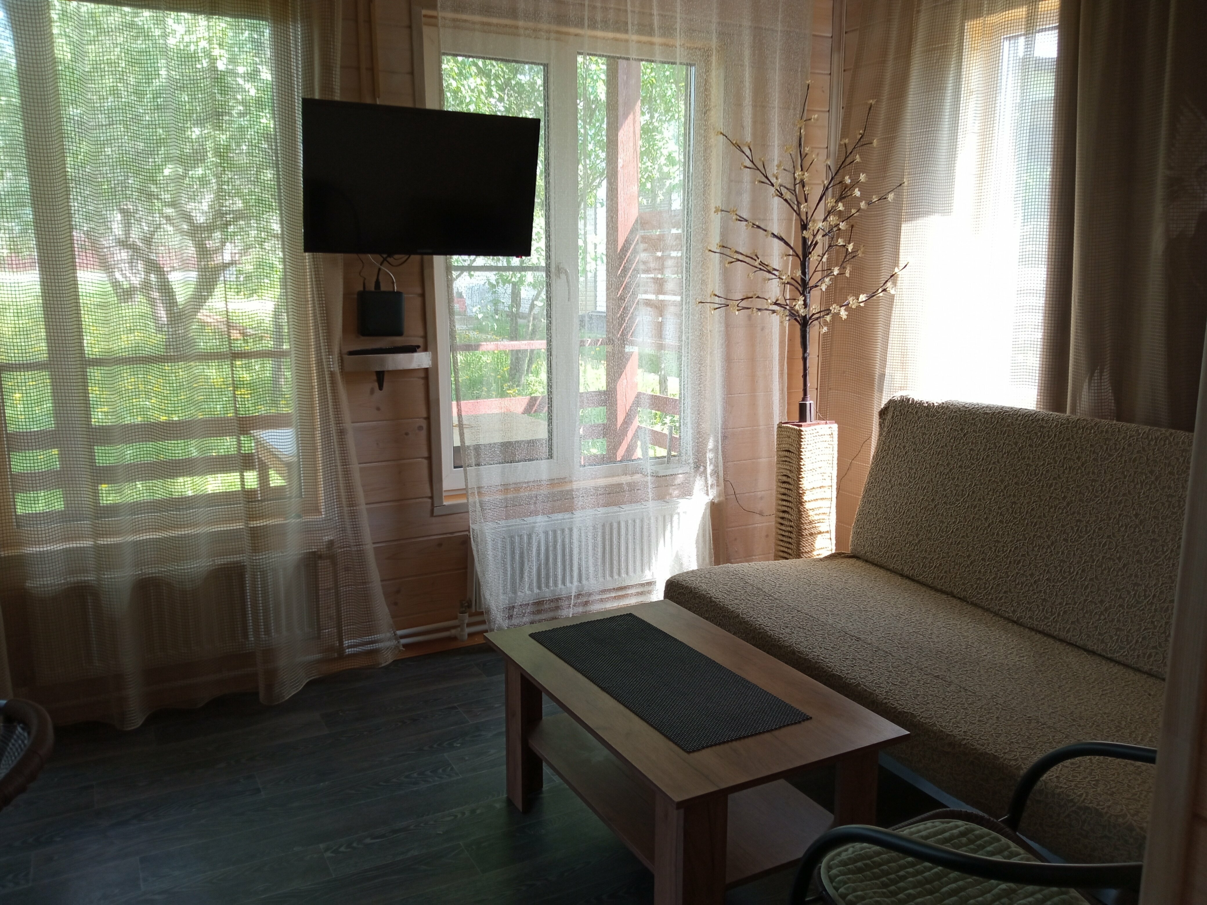 Двухэтажные апартаменты с террасой с видом на сад в "Доме на берегу"