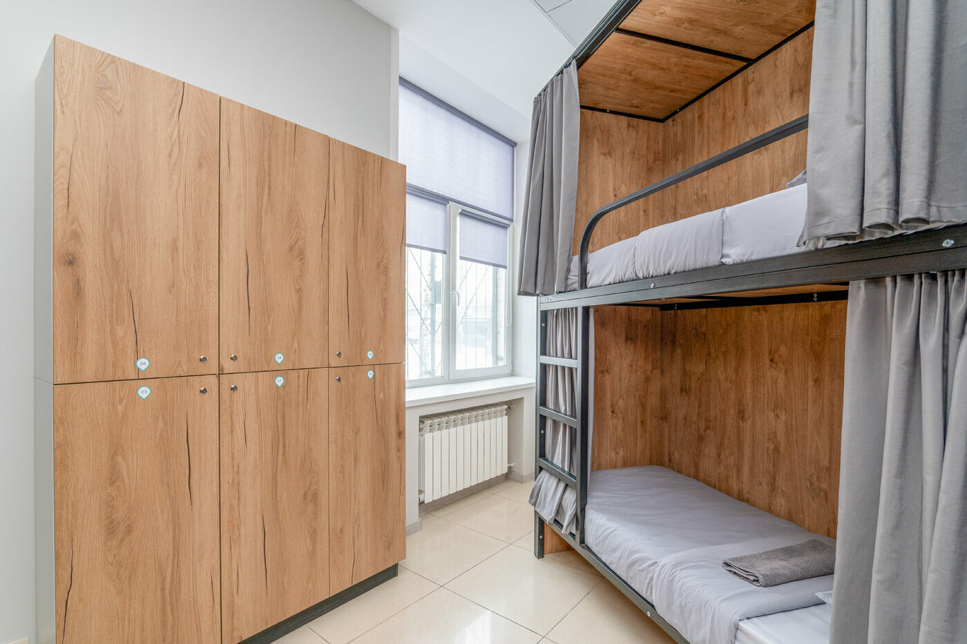 Спальное место на двухъярусной кровати в общем номере для мужчин