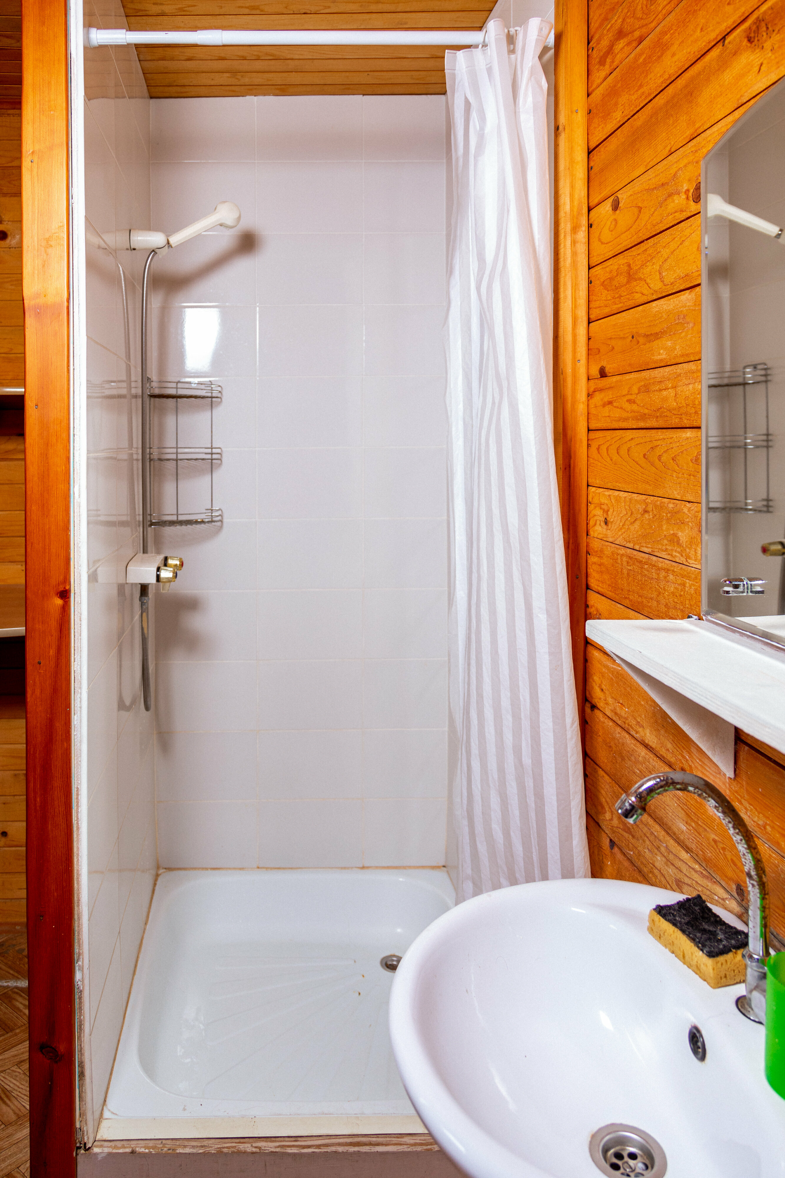 Трехместный номер с собственной ванной комнатой