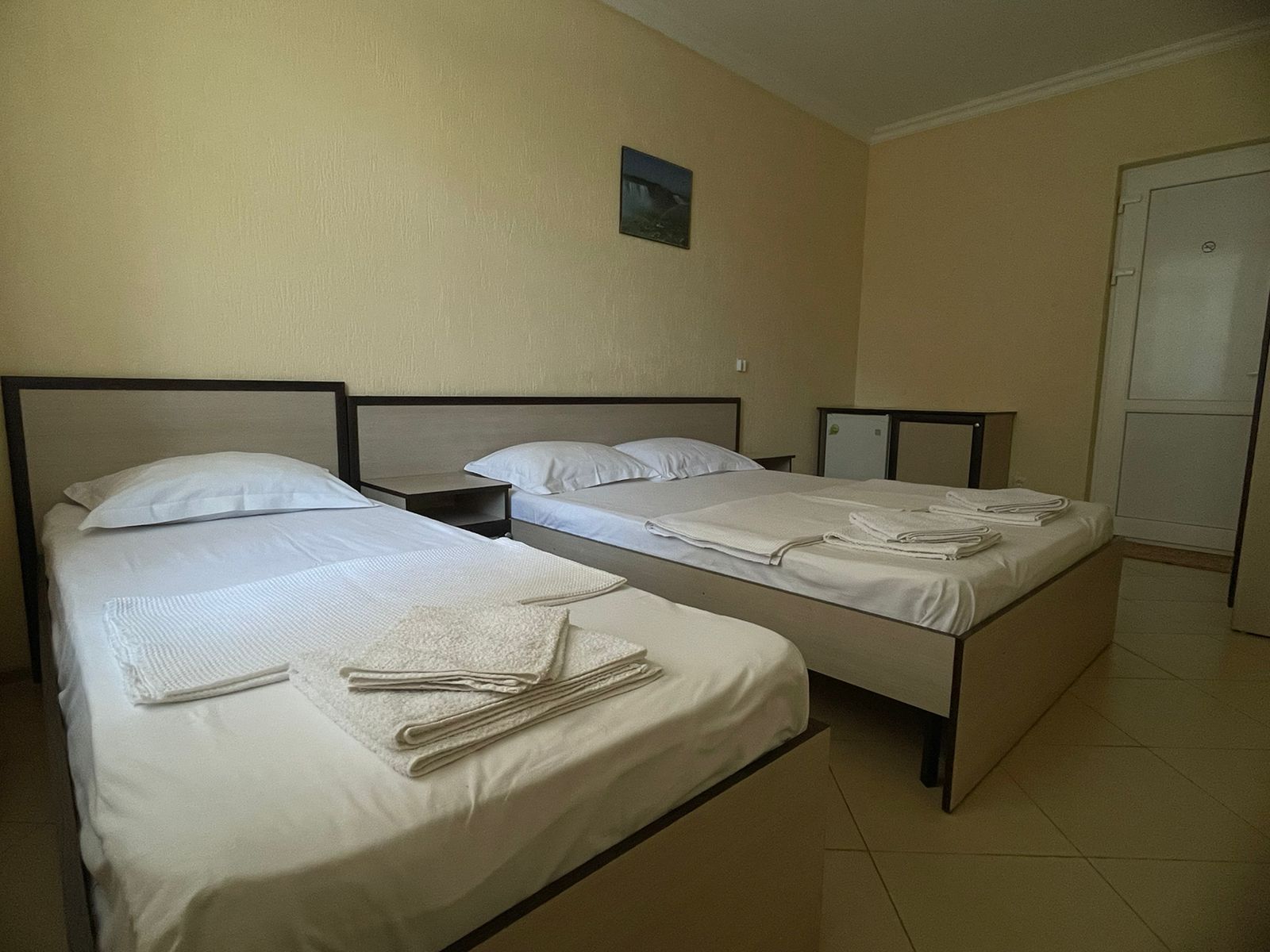 Трехместный номер «Комфорт» с душем