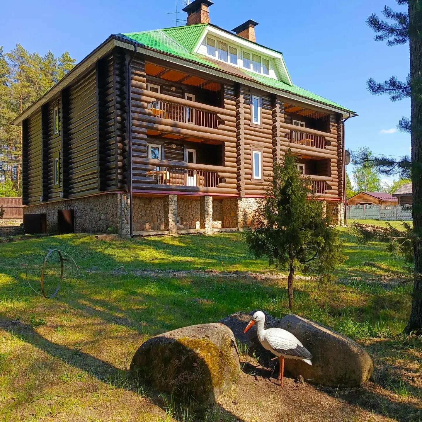 Четырехместный номер с видом на озеро