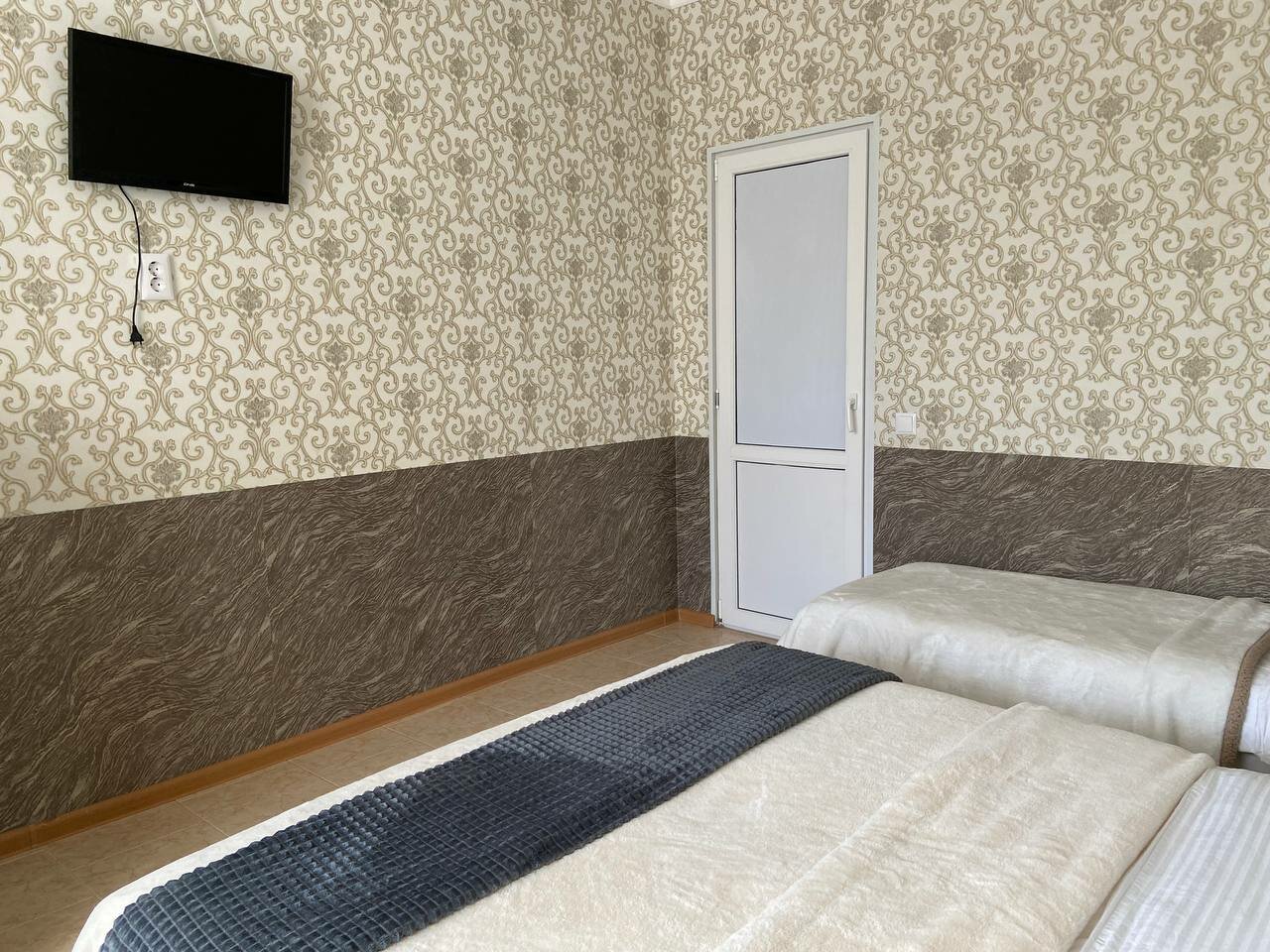 Четырехместный номер с ванной комнатой