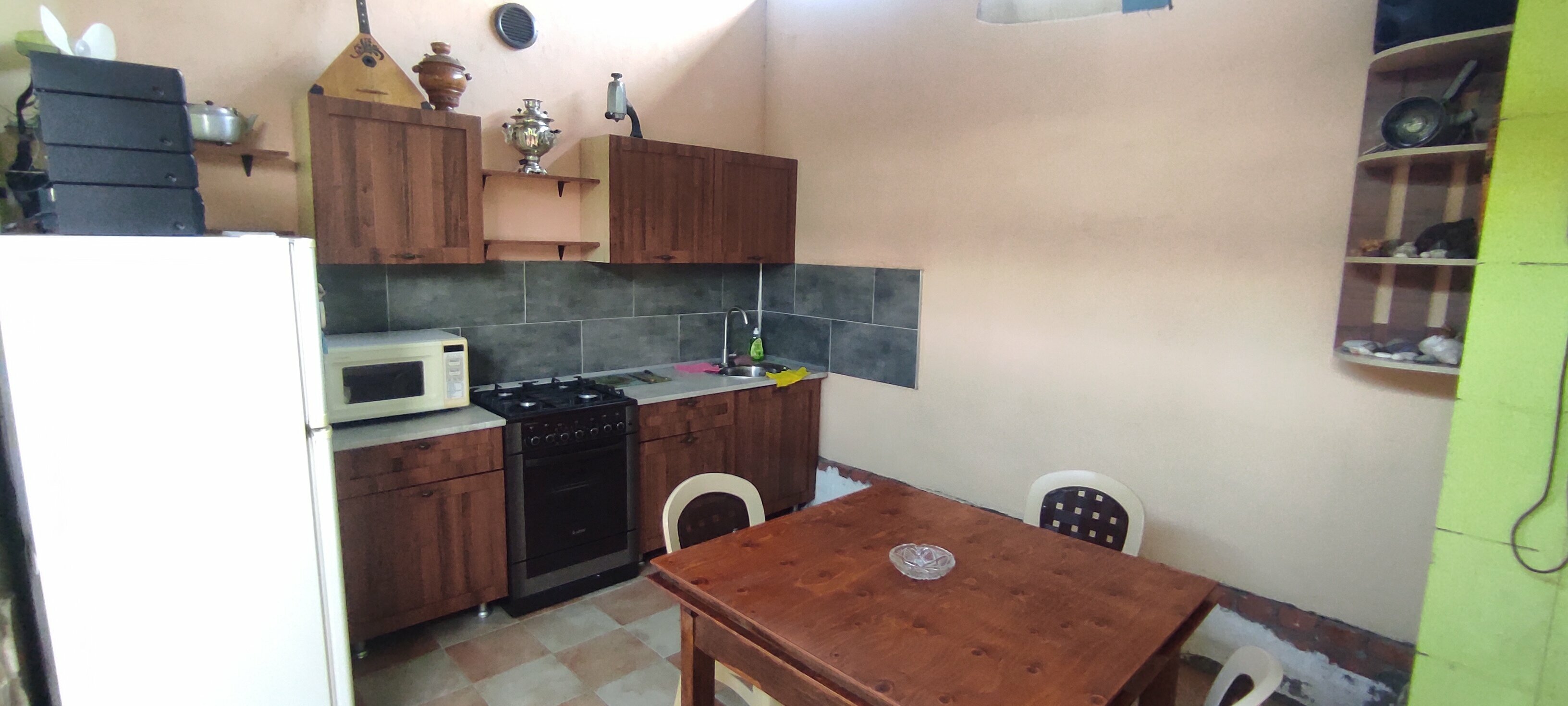 Номер-студия с кроватью размера "king-size" и диван-кроватью