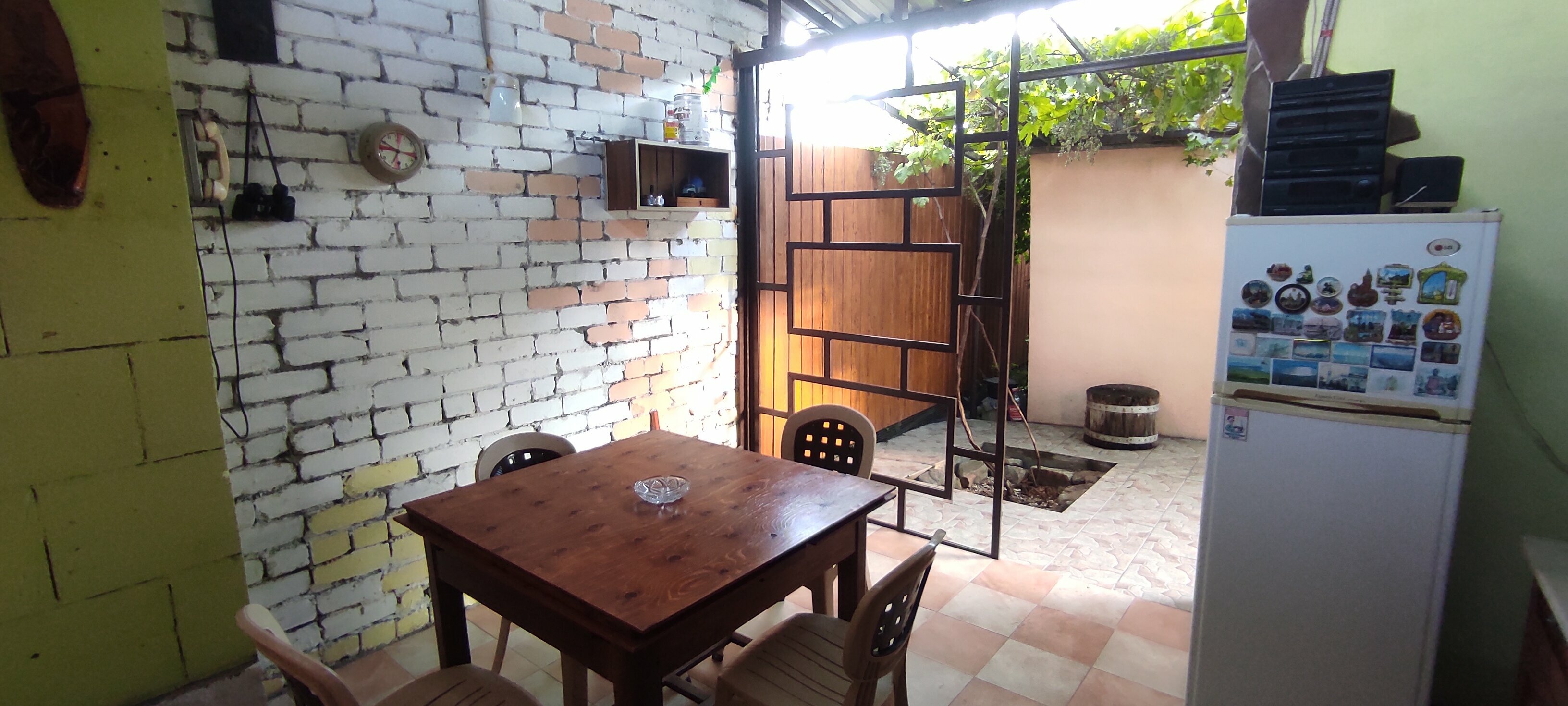 Номер-студия с кроватью размера "king-size" и диван-кроватью