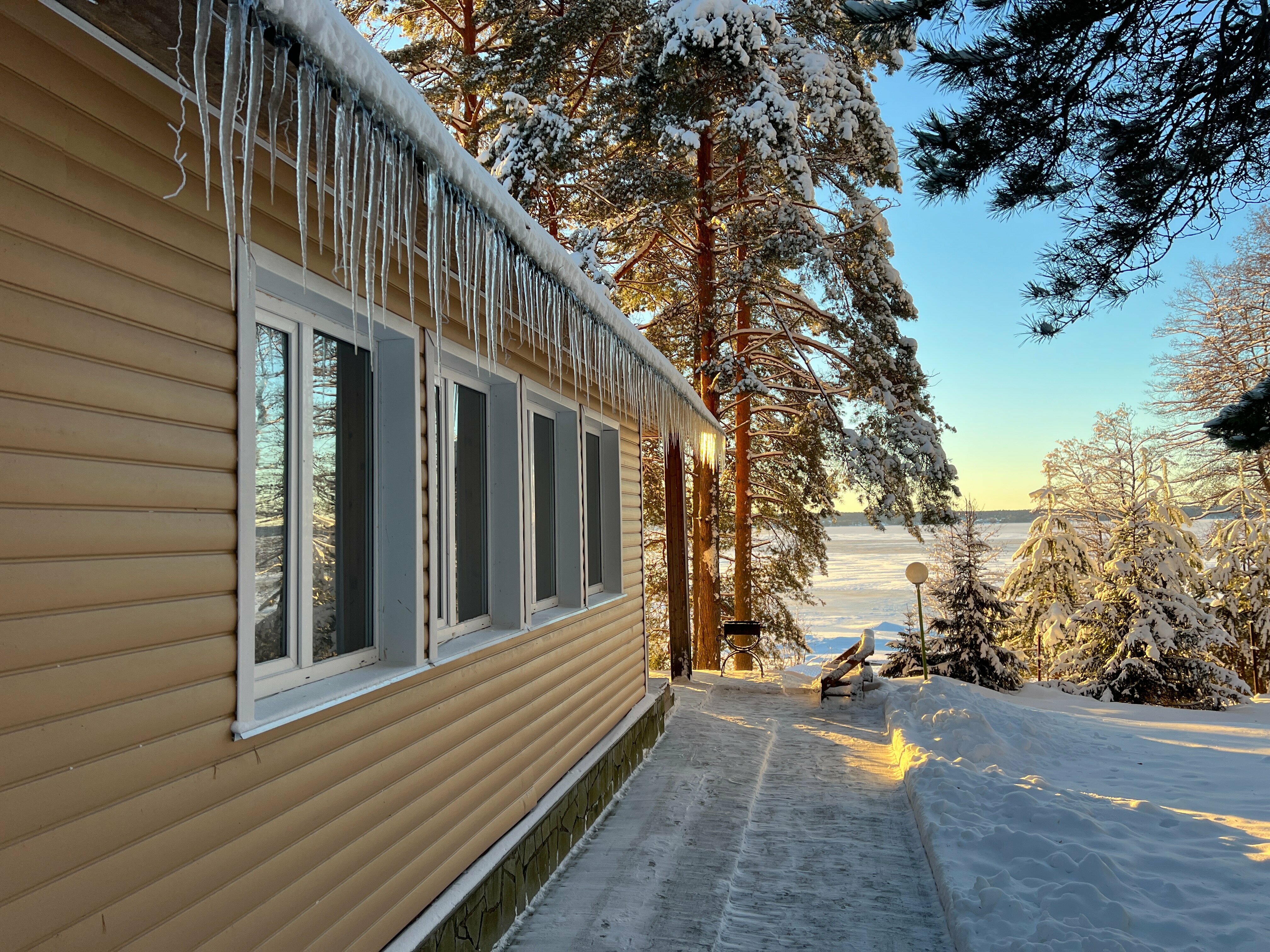 Большой коттедж с видом на залив