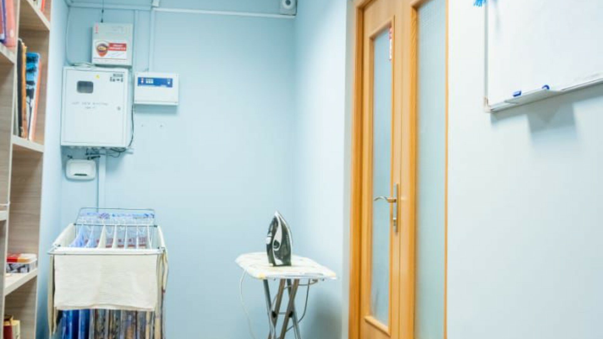 Спальное место на двухъярусной кровати в общем номере для мужчин