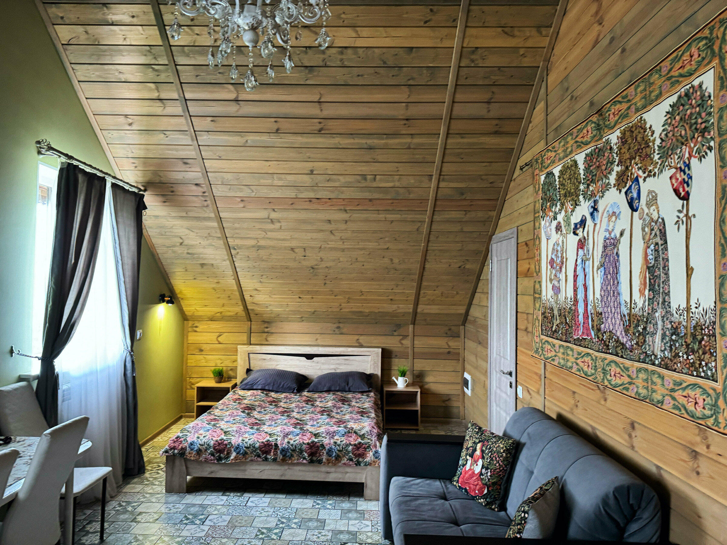 Улучшенный четырехместный номер