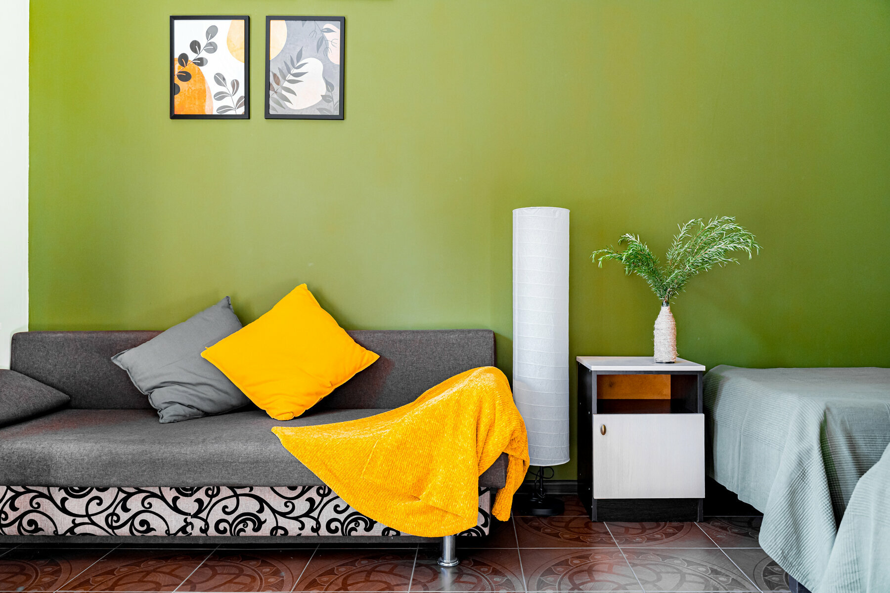 Стандартный номер с 2 односпальными кроватями и диваном