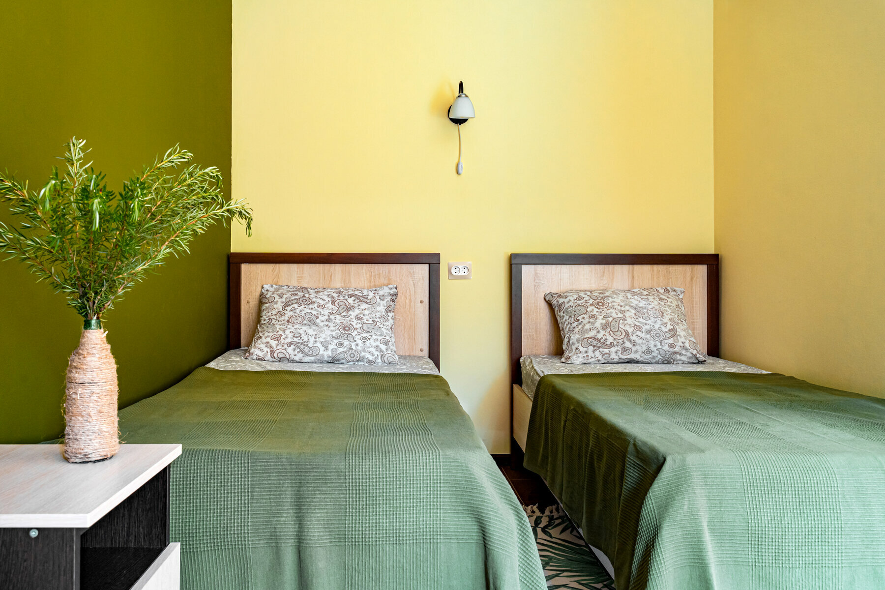 Стандартный номер с 2 односпальными кроватями и диваном