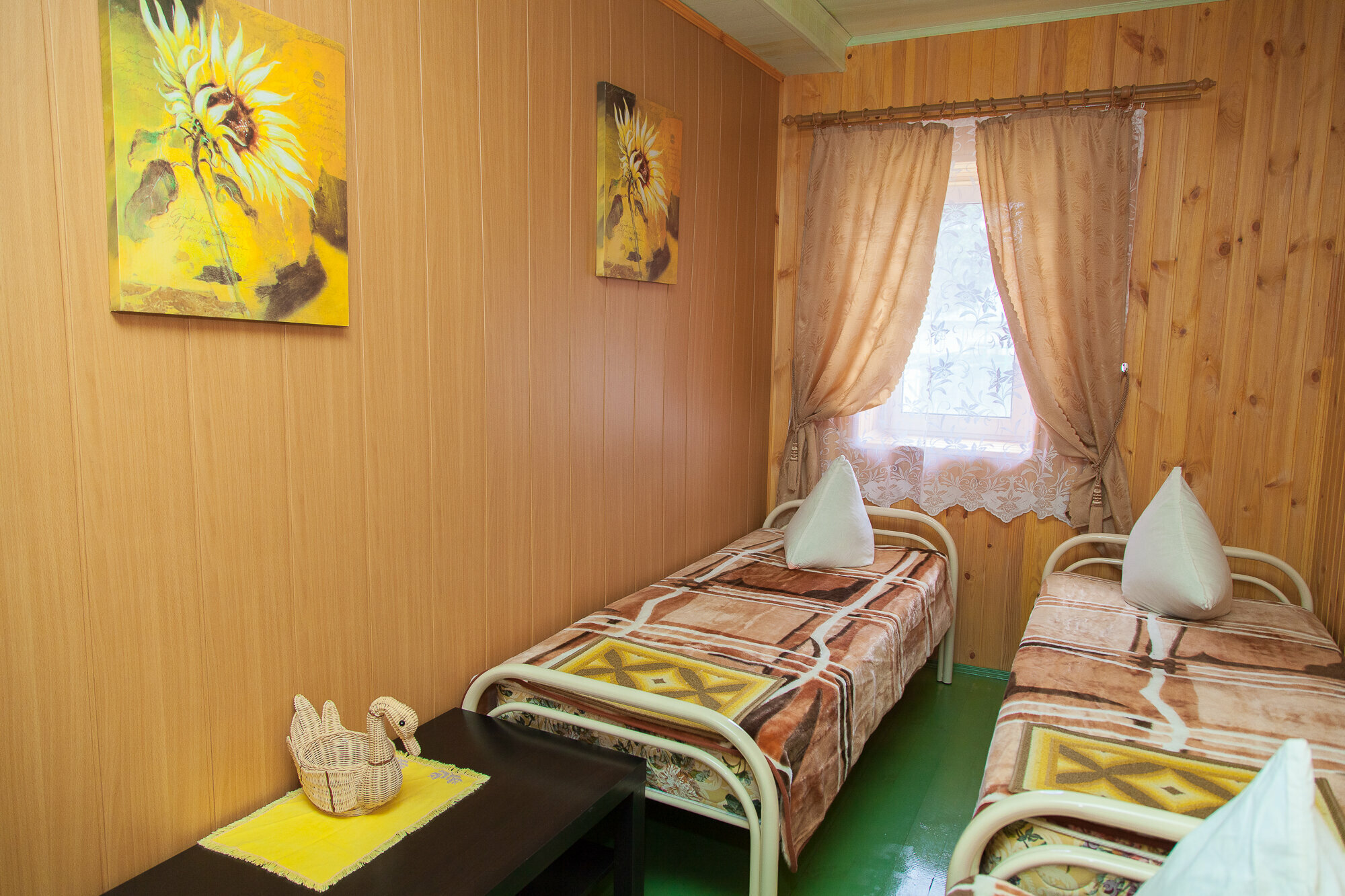 Четырехместный номер с общей ванной комнатой