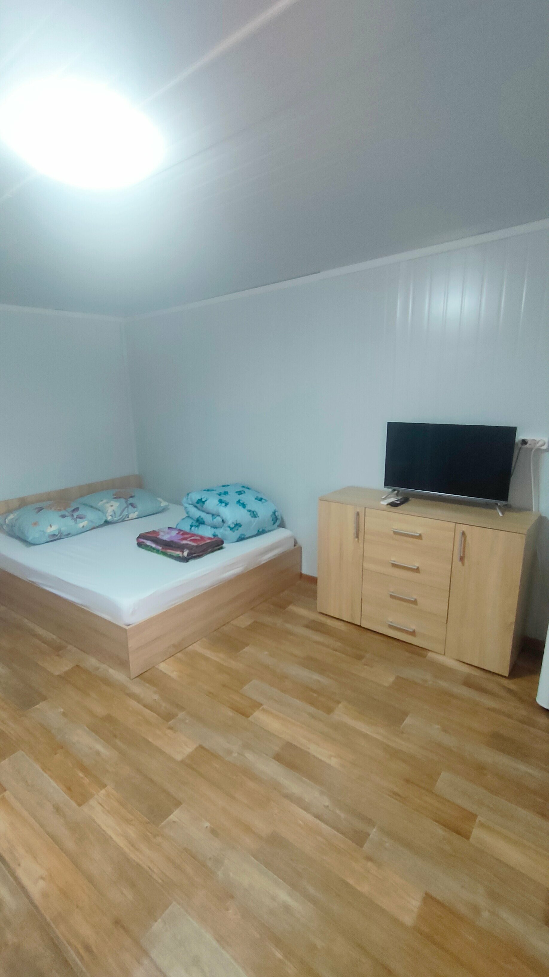 Четырехместный домик,  с душем, кухней и мангальной зоной