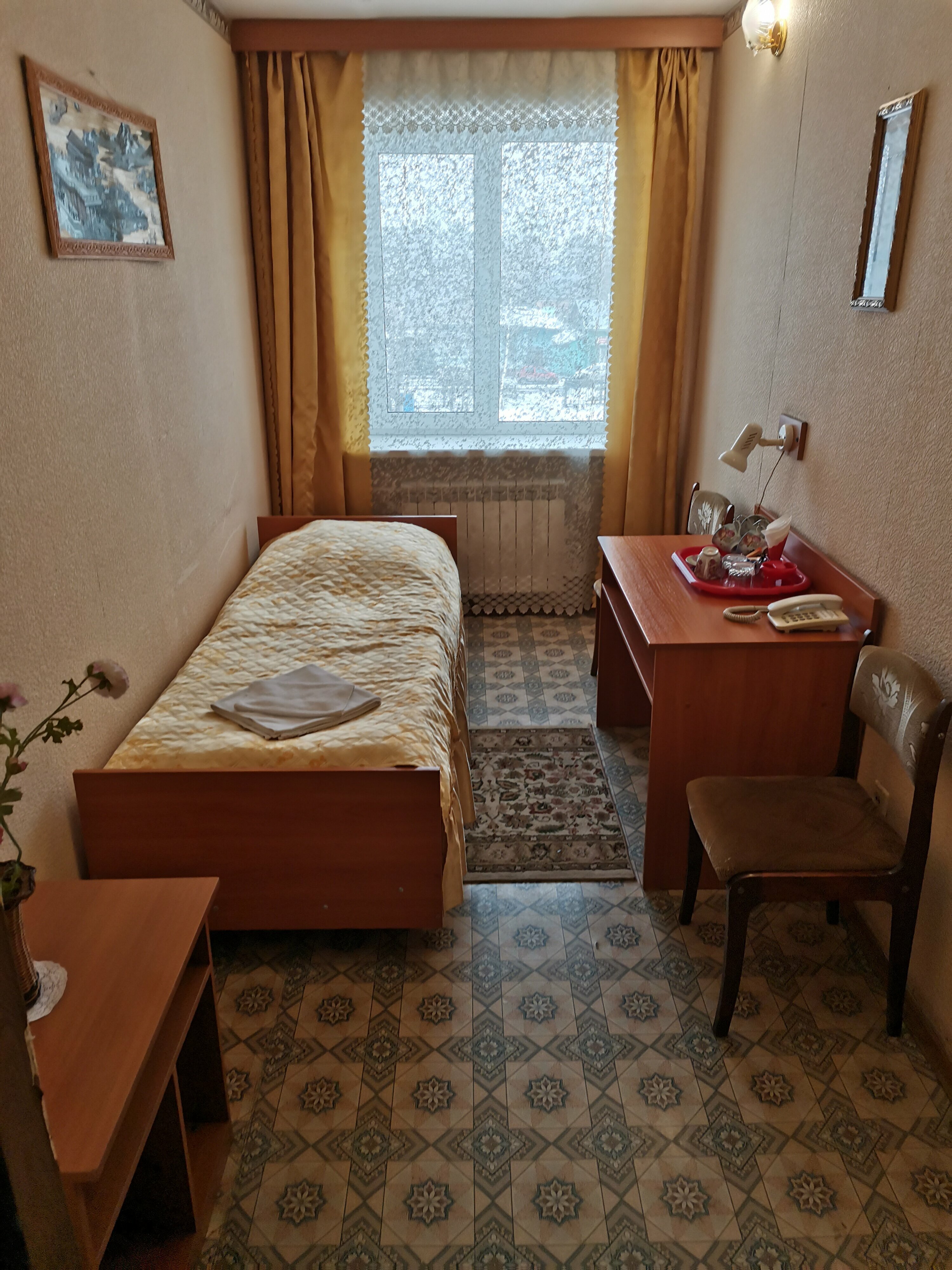 Трехместный двухкомнатный номер с 3 односпальными кроватями