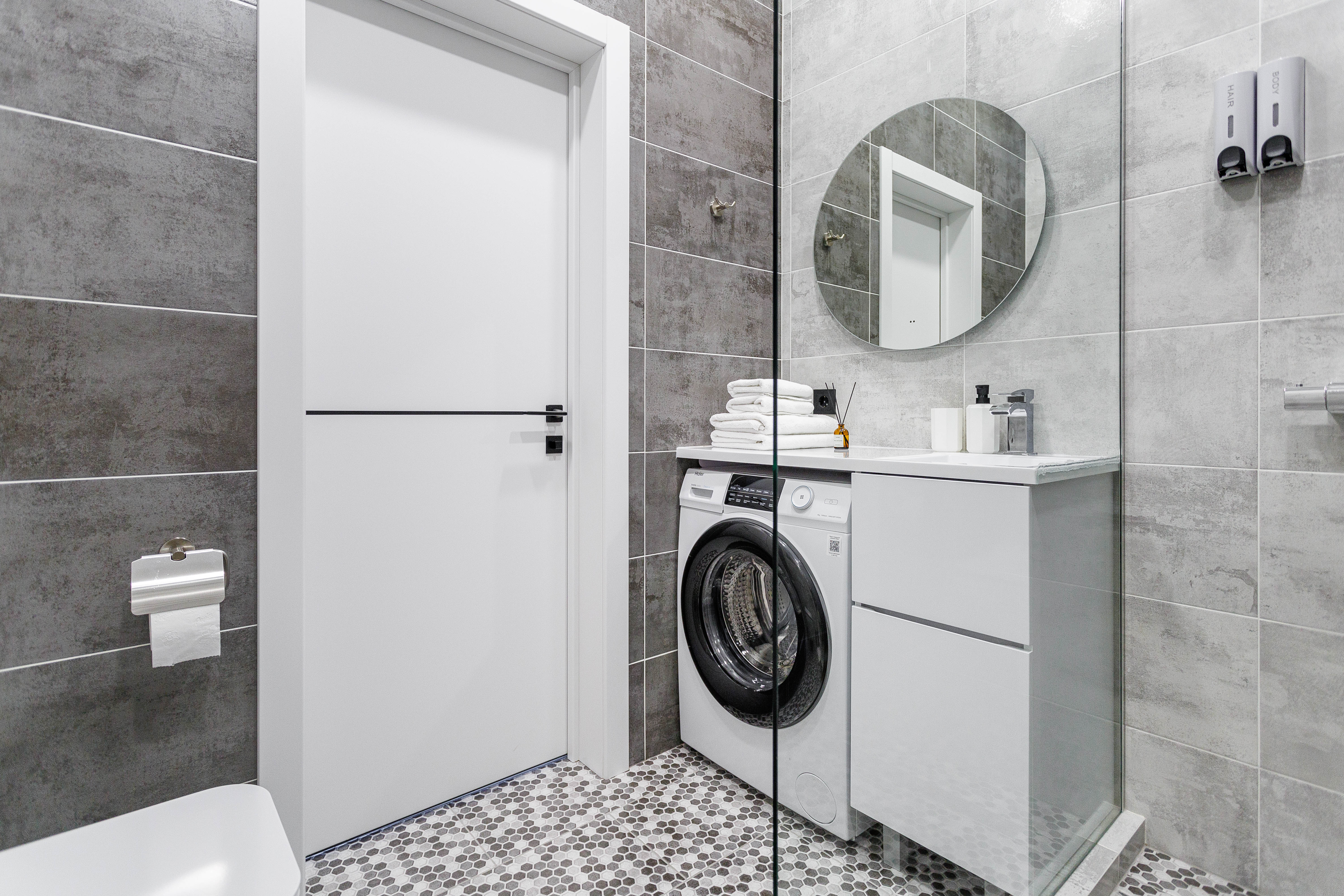 Семейный номер с боковым видом на море