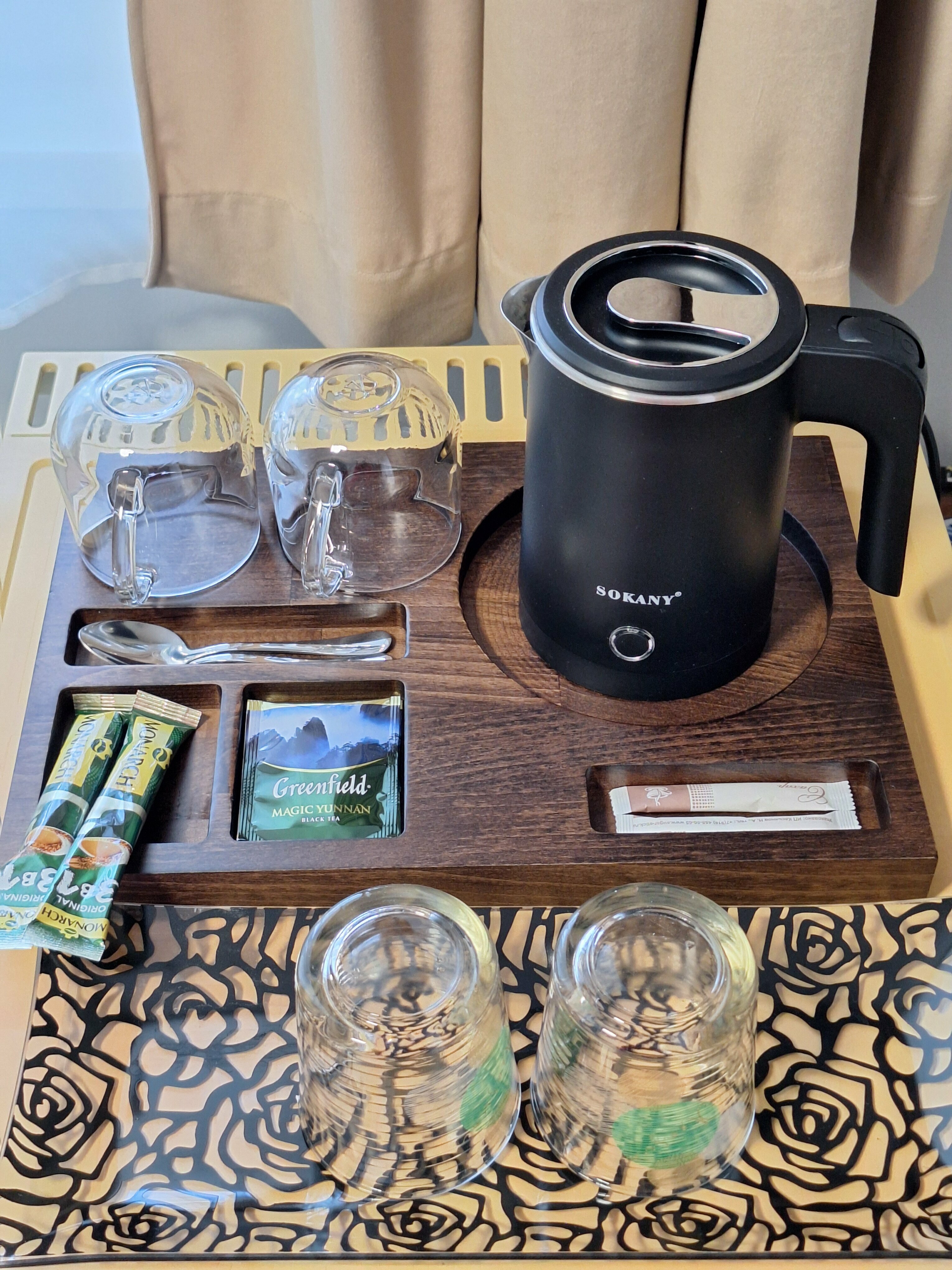 «КЛАССИК» ТРЕХМЕСТНЫЙ СТАНДАРТНЫЙ  НОМЕР С РАЗДЕЛЬНЫМИ КРОВАТЯМИ, ОДНОМЕСТНЫМ  ДИВАНОМ