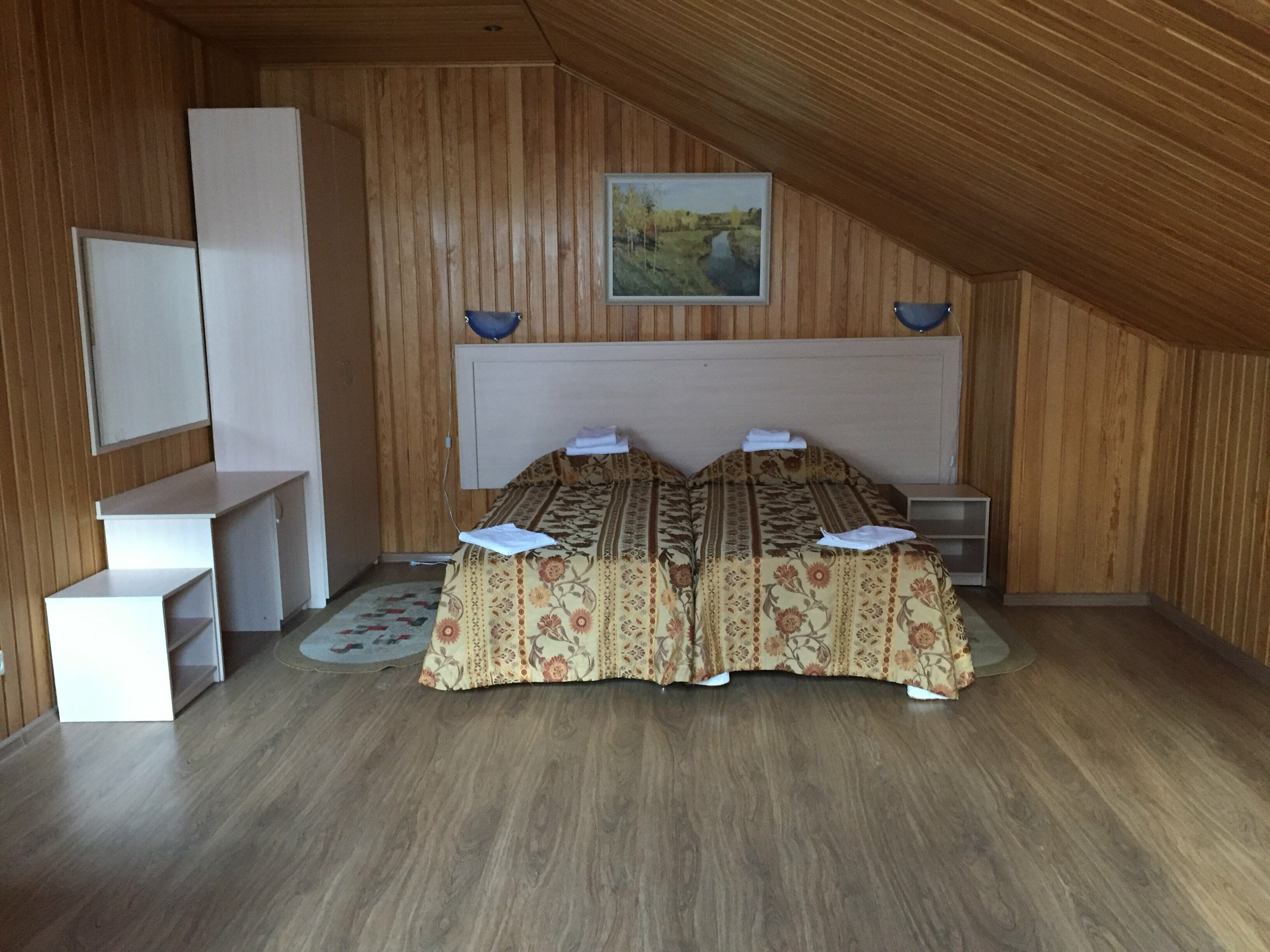 8-местный коттедж "У озера-2"