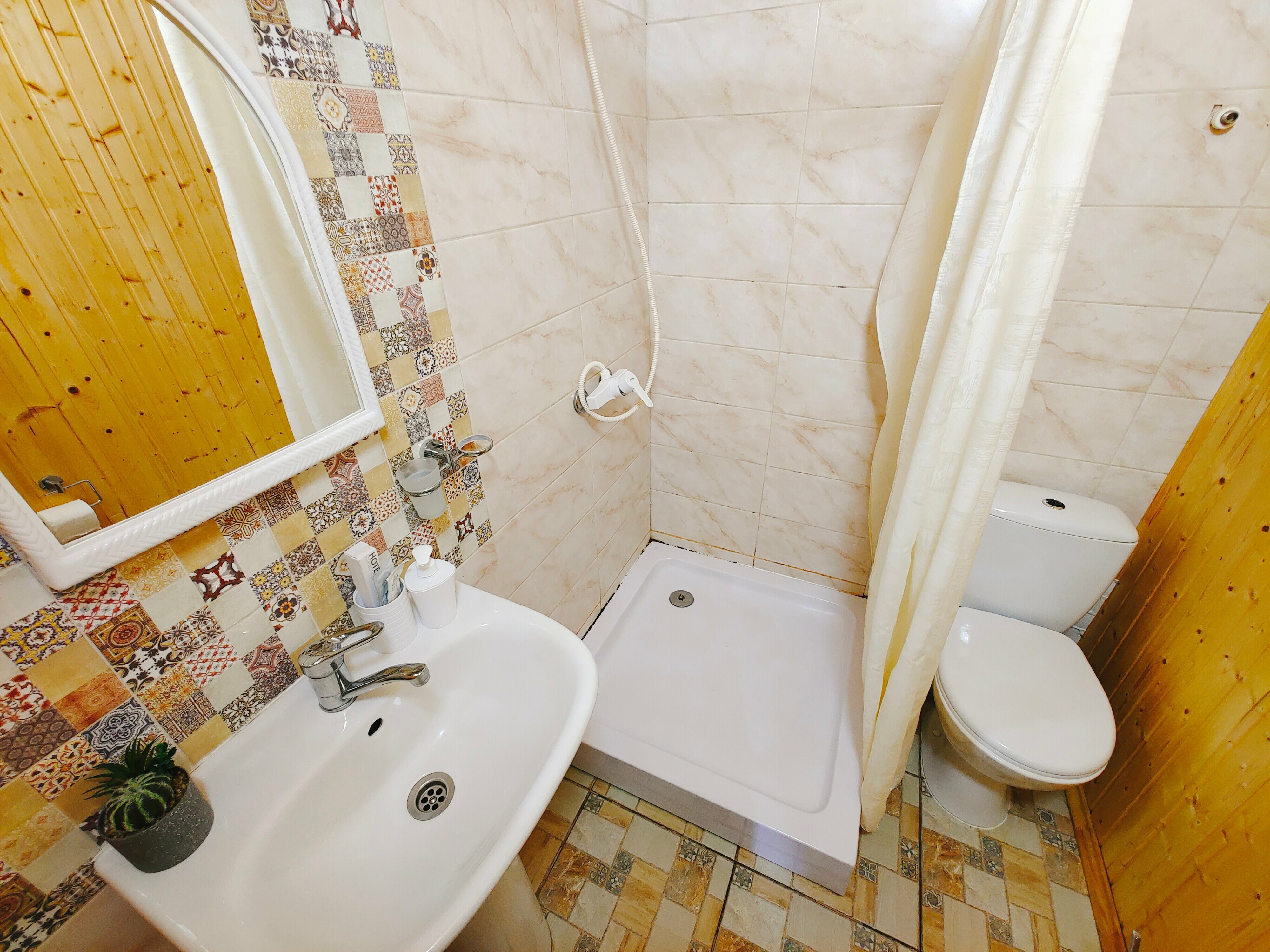 3-х местный домик с мини-кухней и террасой