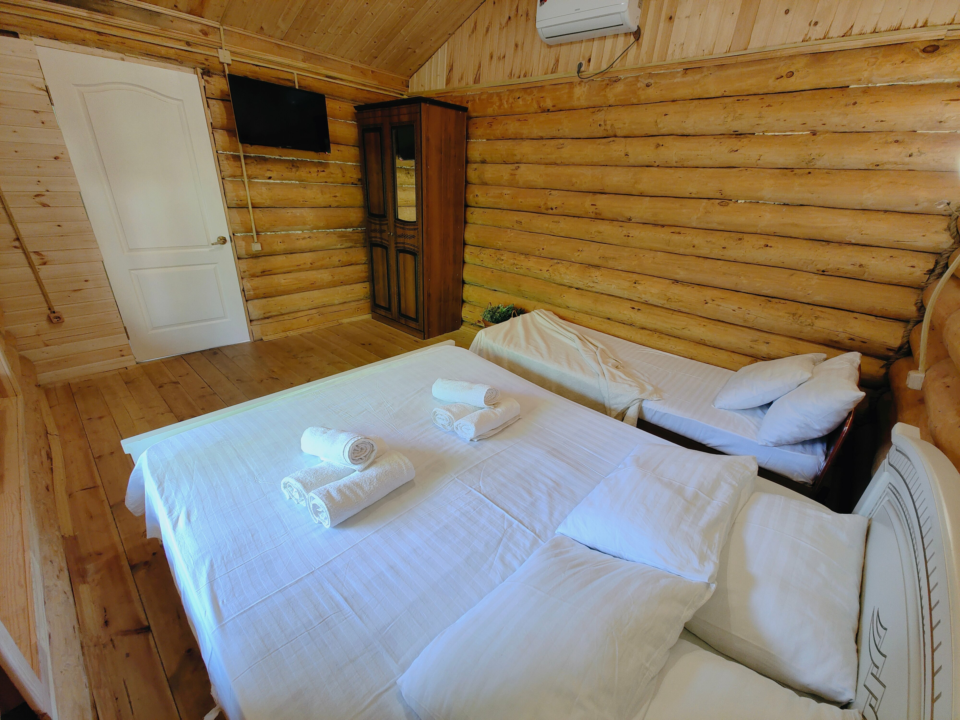 2-х комнатный дом с мини-кухней и террасой