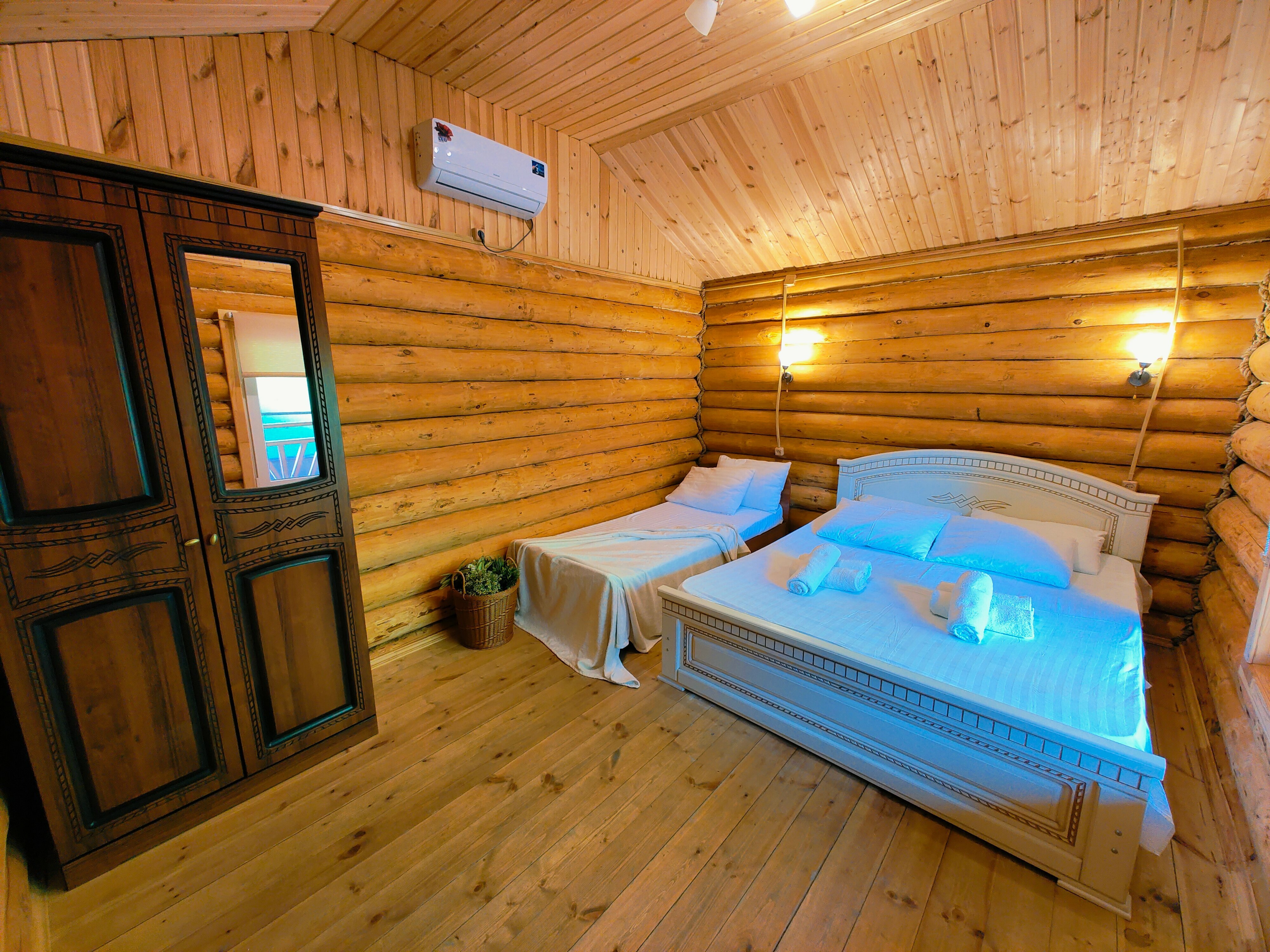 2-х комнатный дом с мини-кухней и террасой