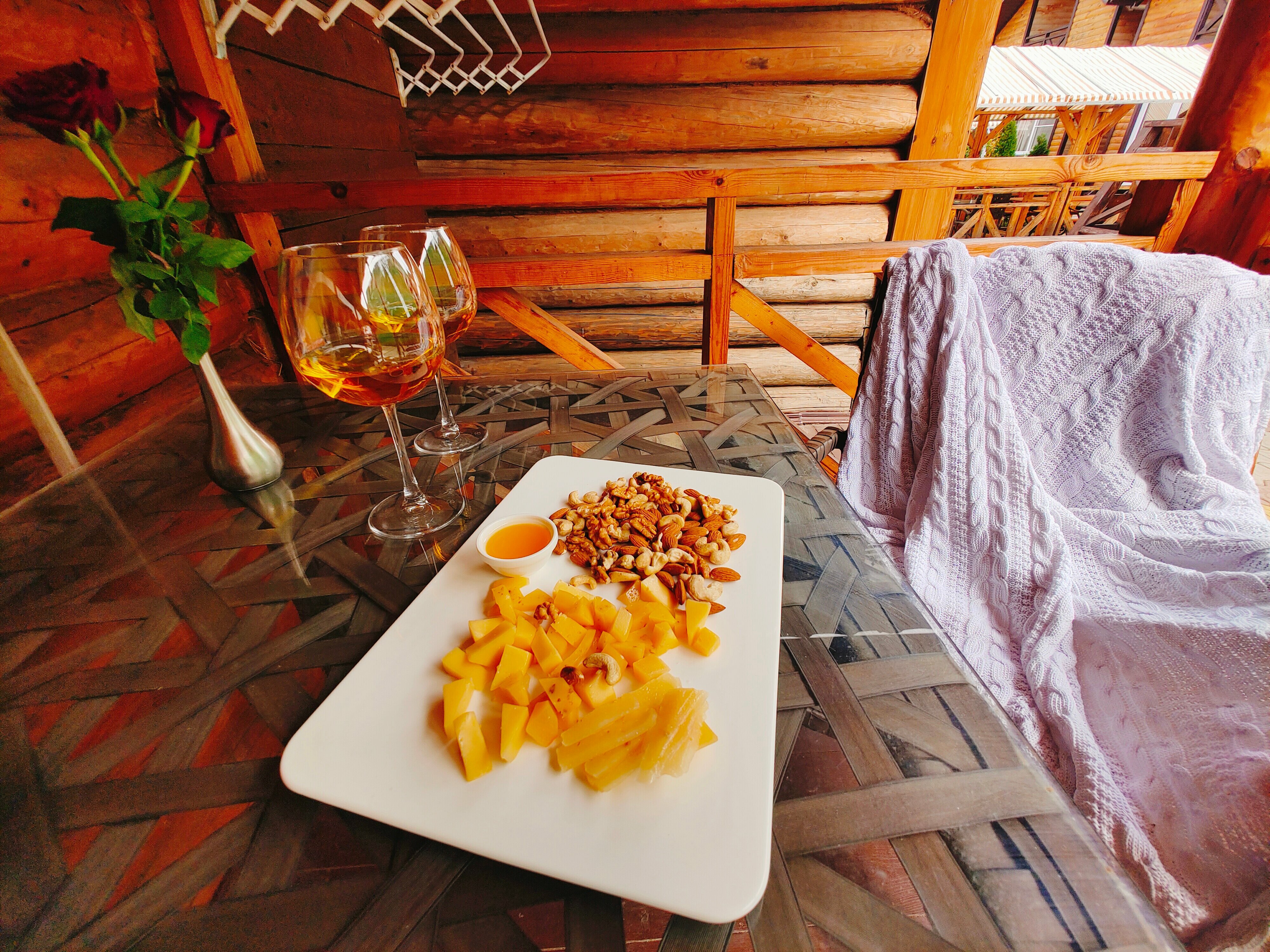 2-х комнатный дом с мини-кухней и террасой