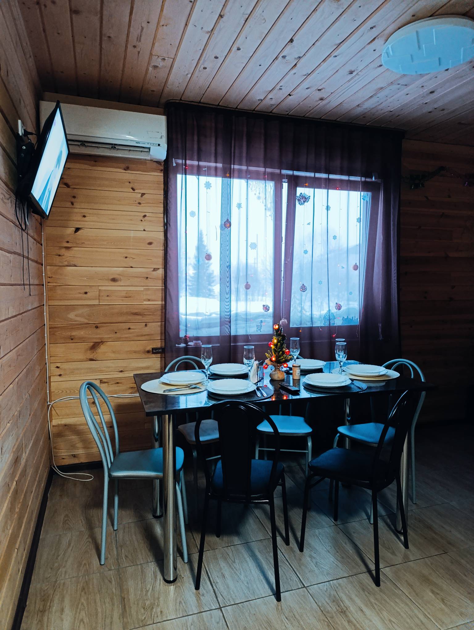 Семейный номер с видом на горы