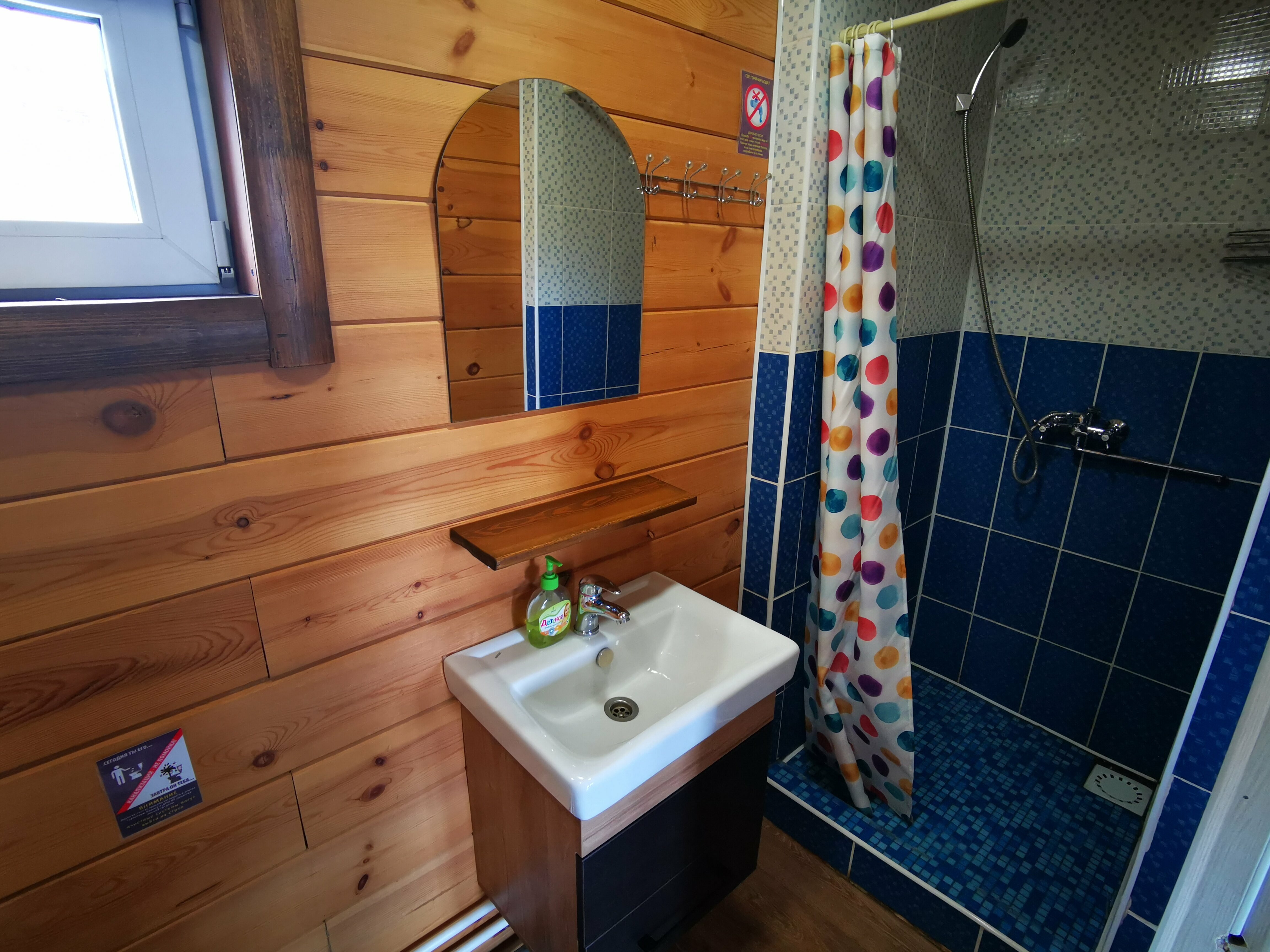 Семейный номер с видом на озеро