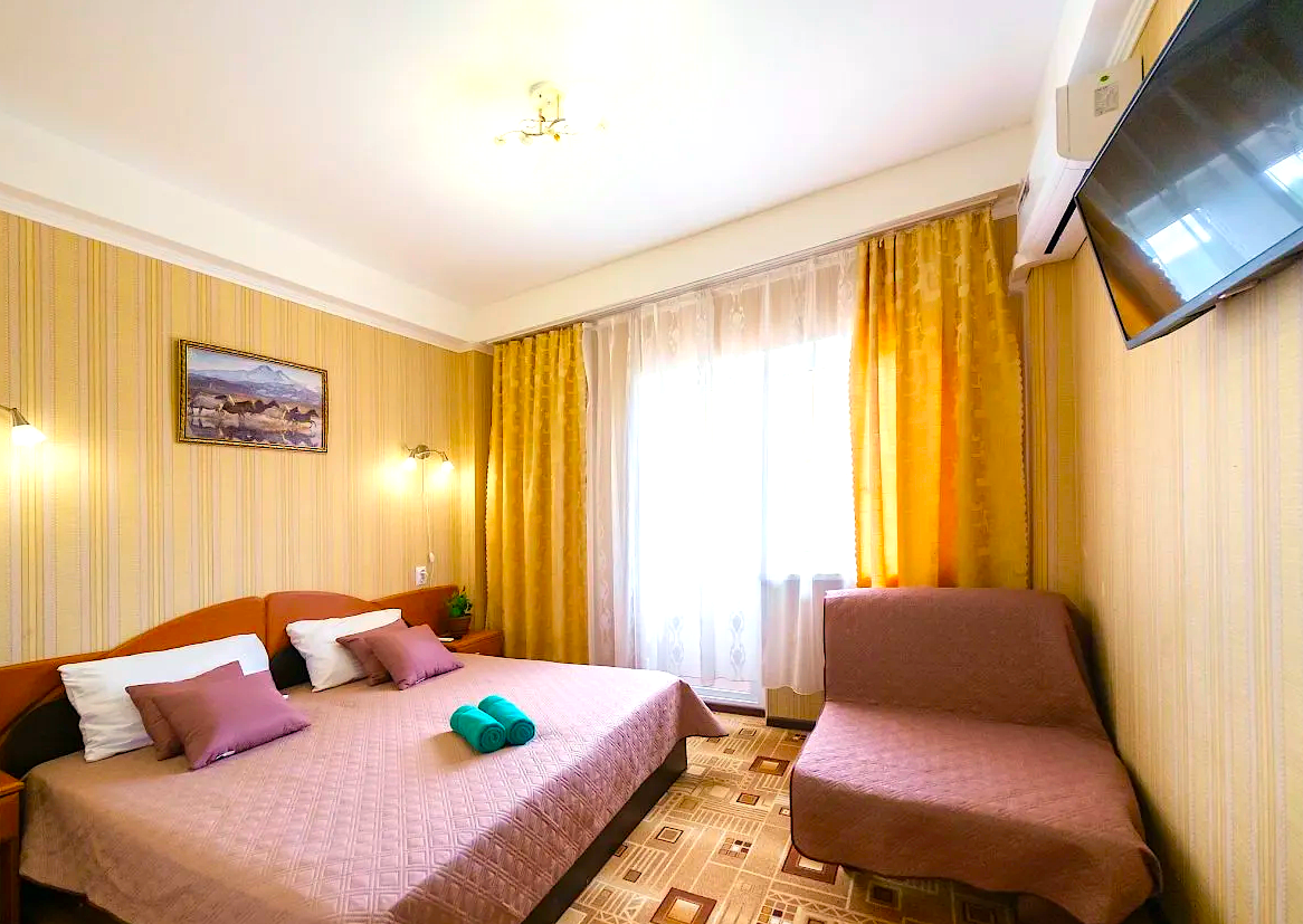 Трехместный номер с балконом