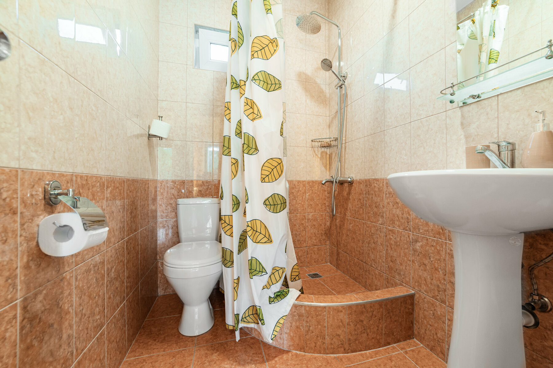 Стандартный номер с 2 односпальными кроватями и диваном