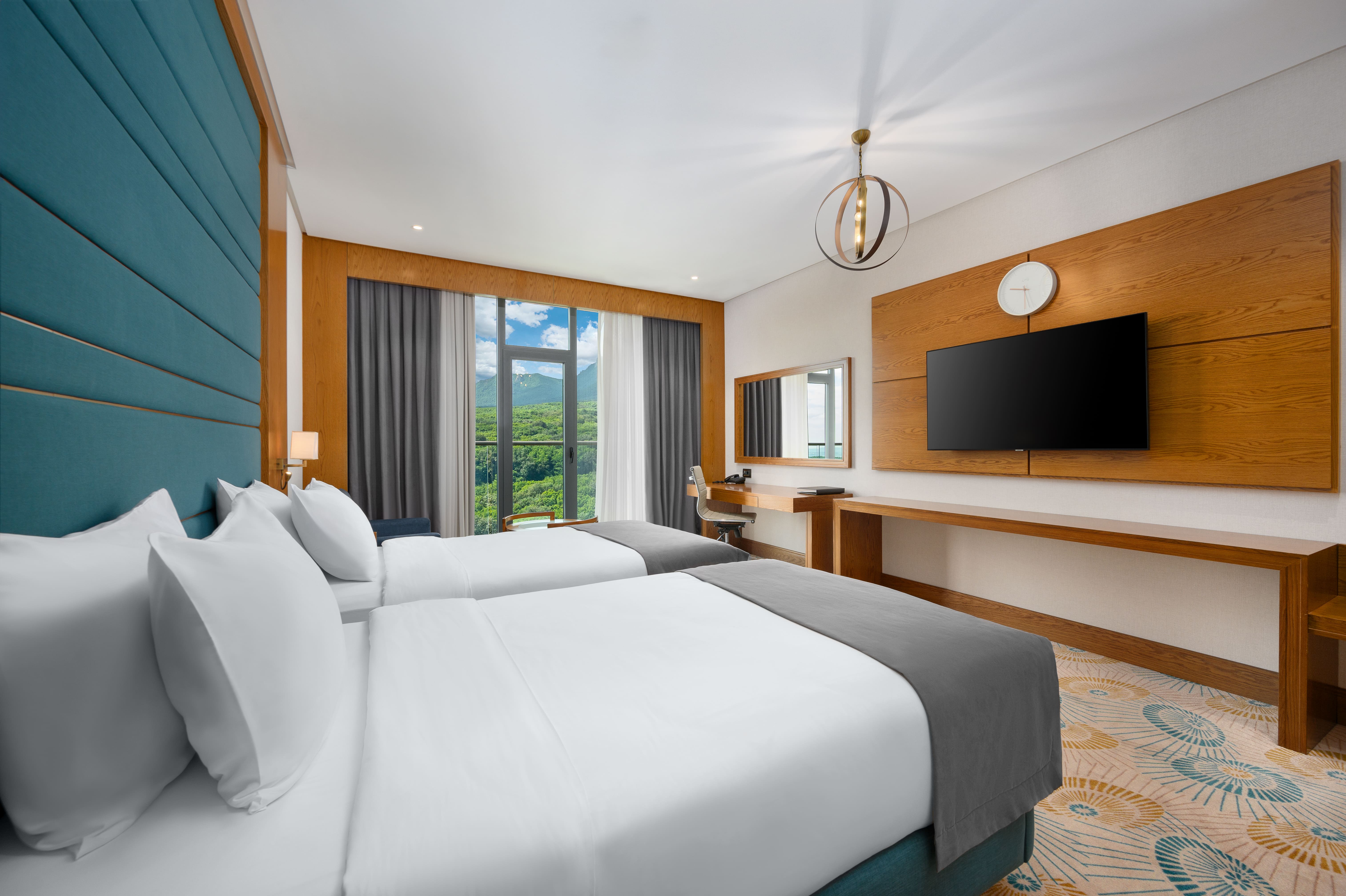 Джуниор с двумя раздельными кроватями (вид на гору Железная)