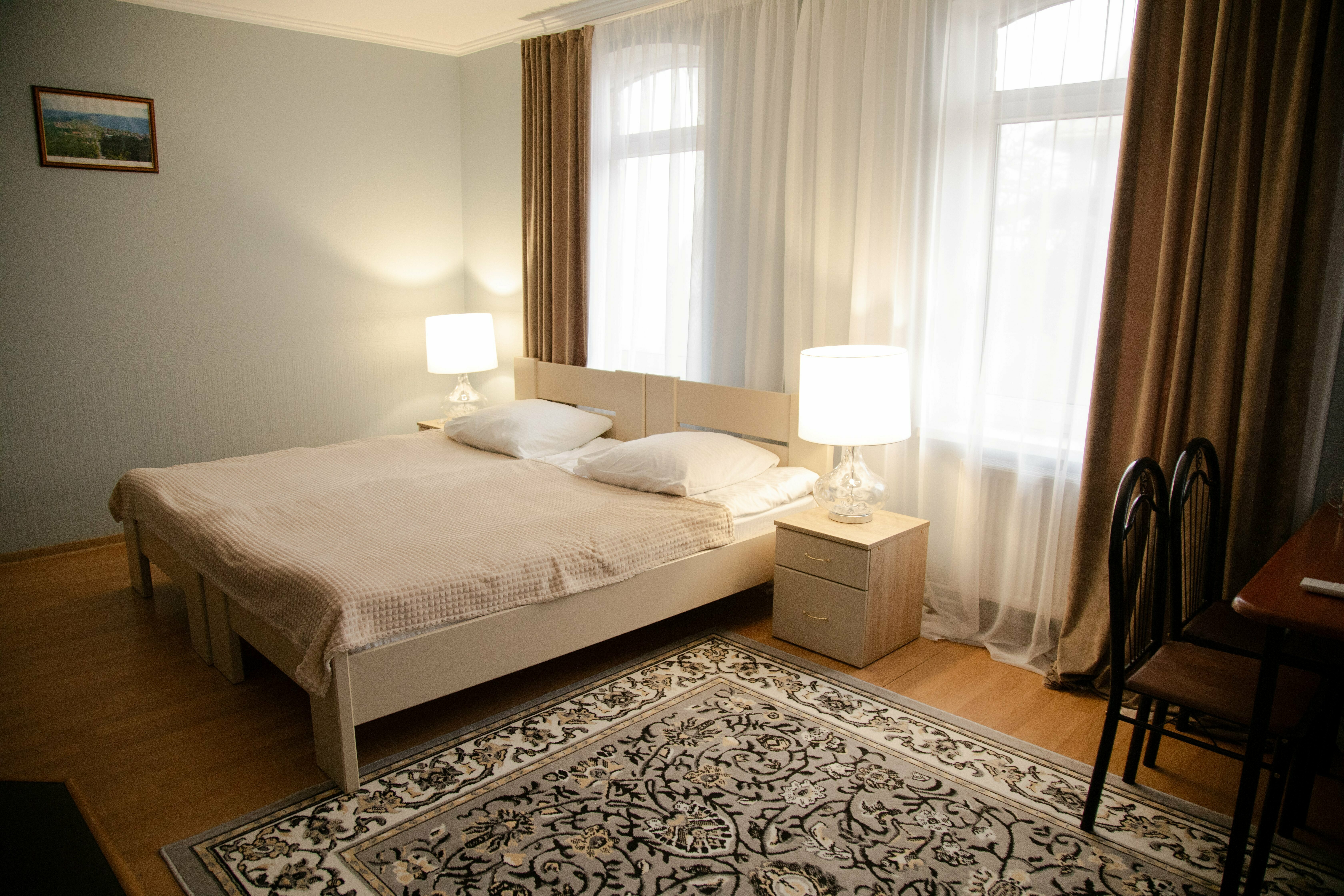 Однокомнатный номер улучшенный с камином в отдельном домике