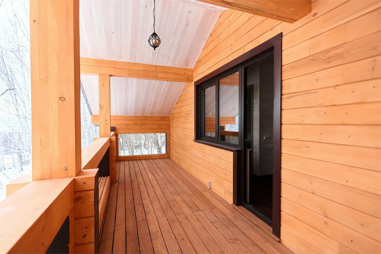 Двухэтажный дом с баней 