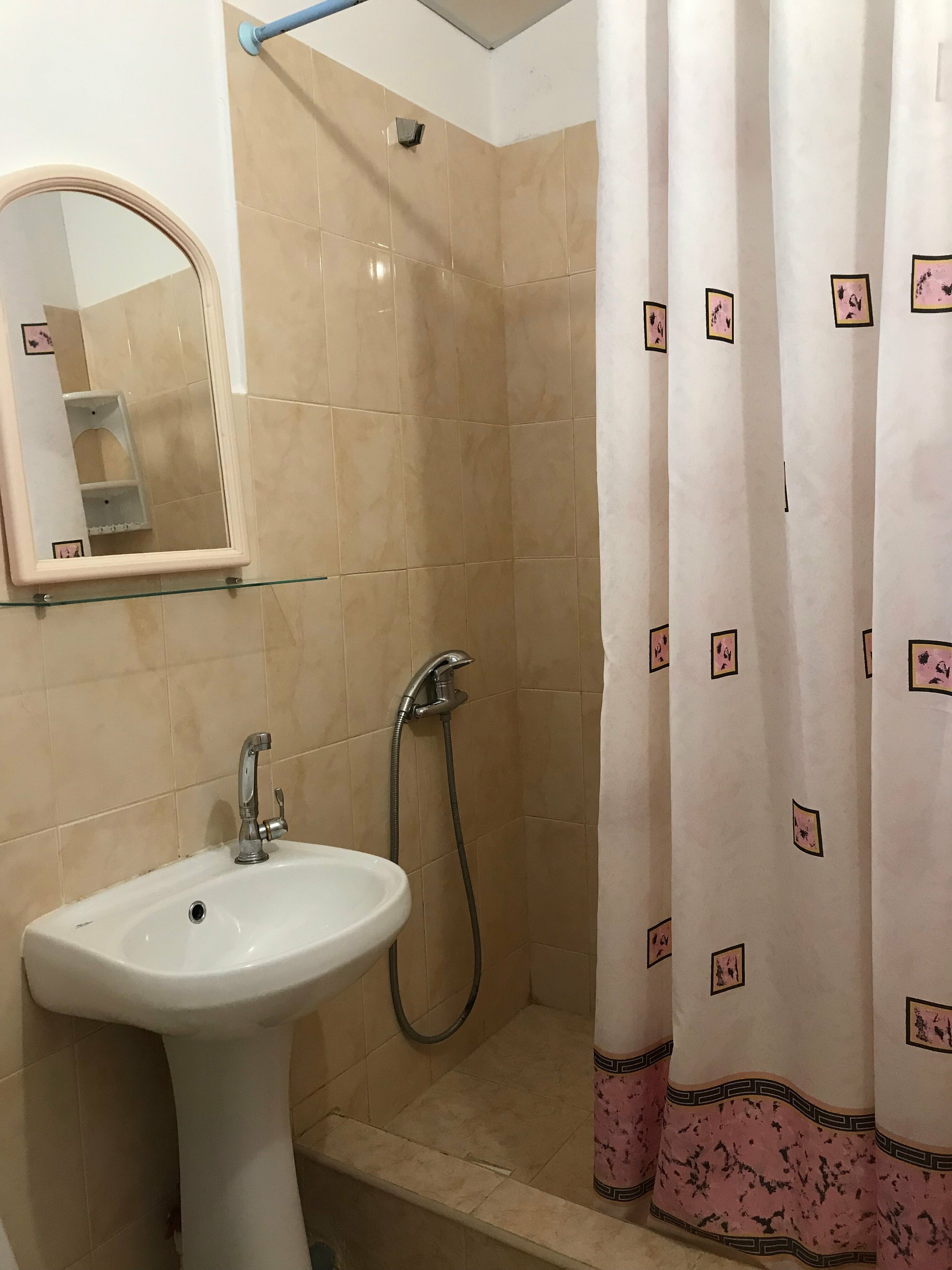 Трехместный номер «Комфорт» с душем