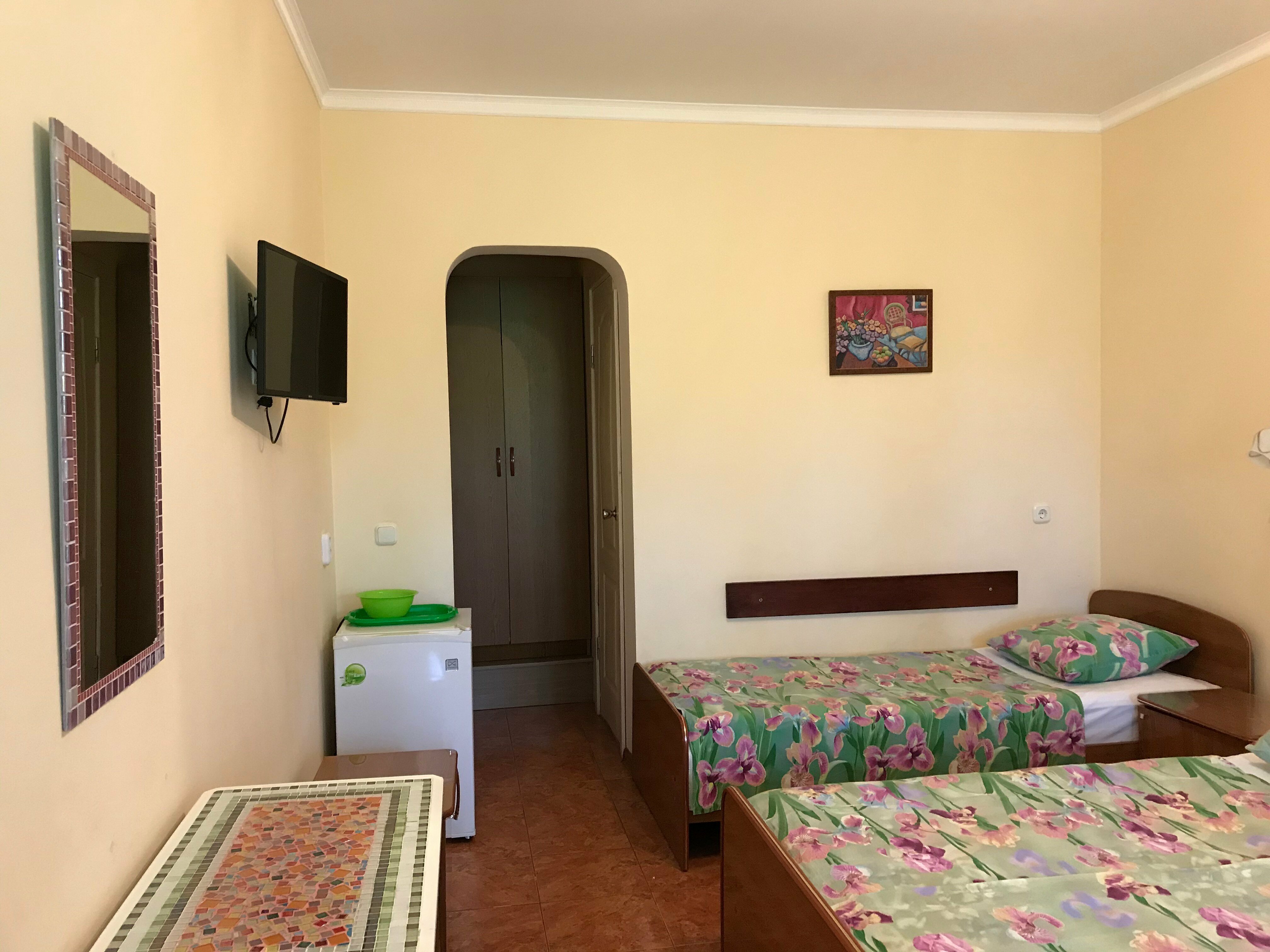 Трехместный номер «Комфорт» с душем