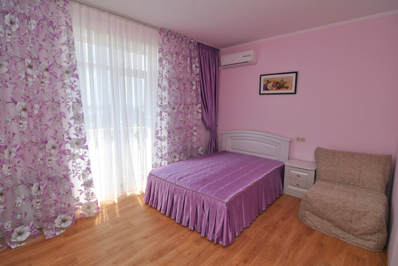 Трехместный номер с балконом